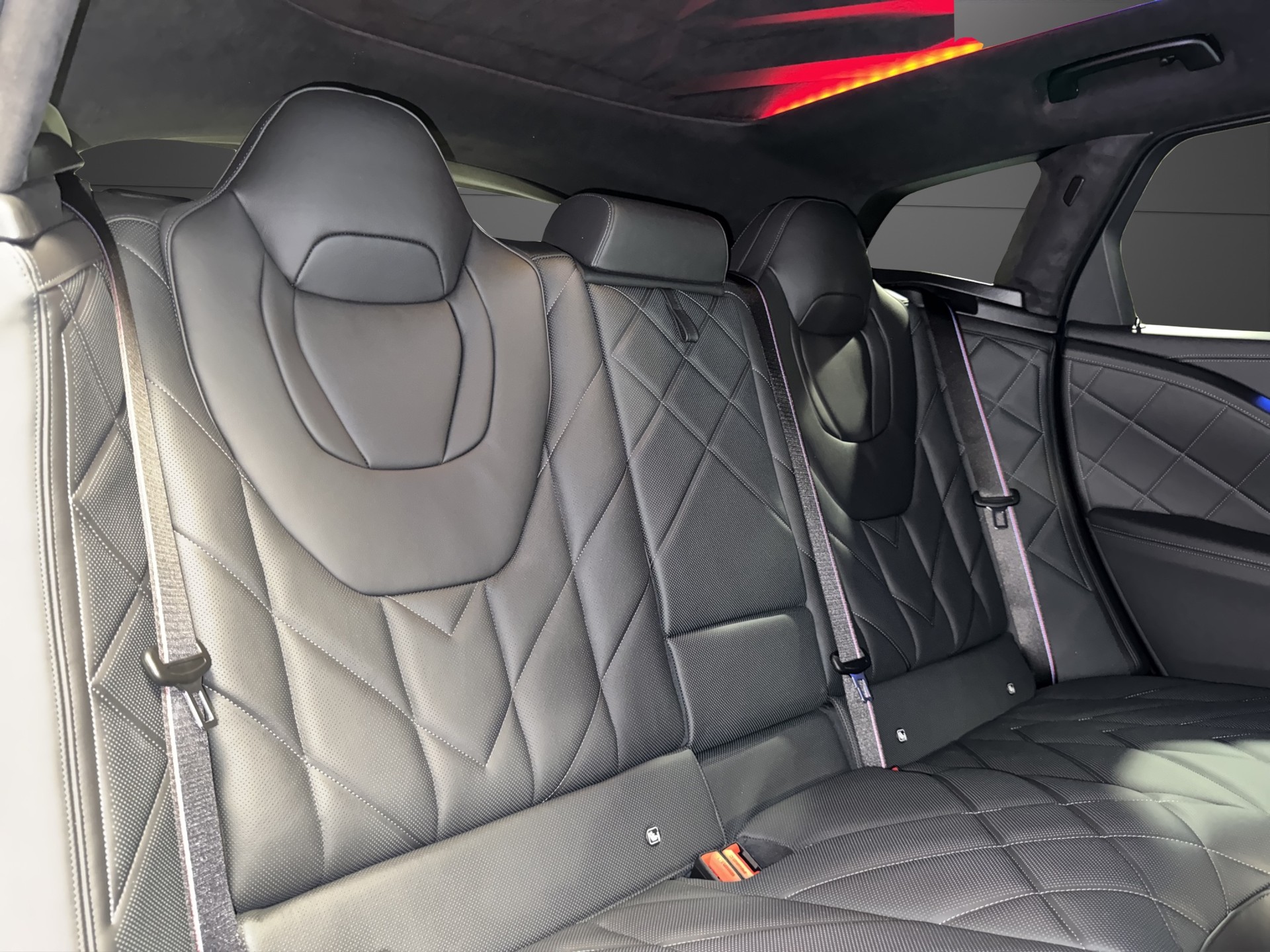 BMW XM 50e Plug-in Hybrid-image-16