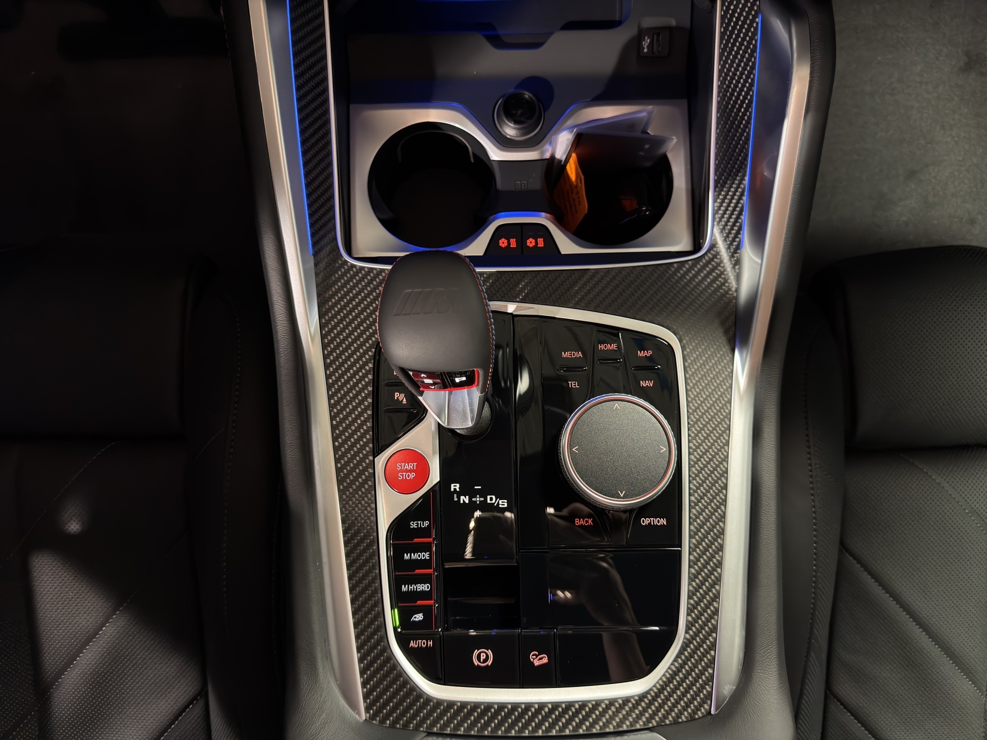BMW XM 50e Plug-in Hybrid-image-10
