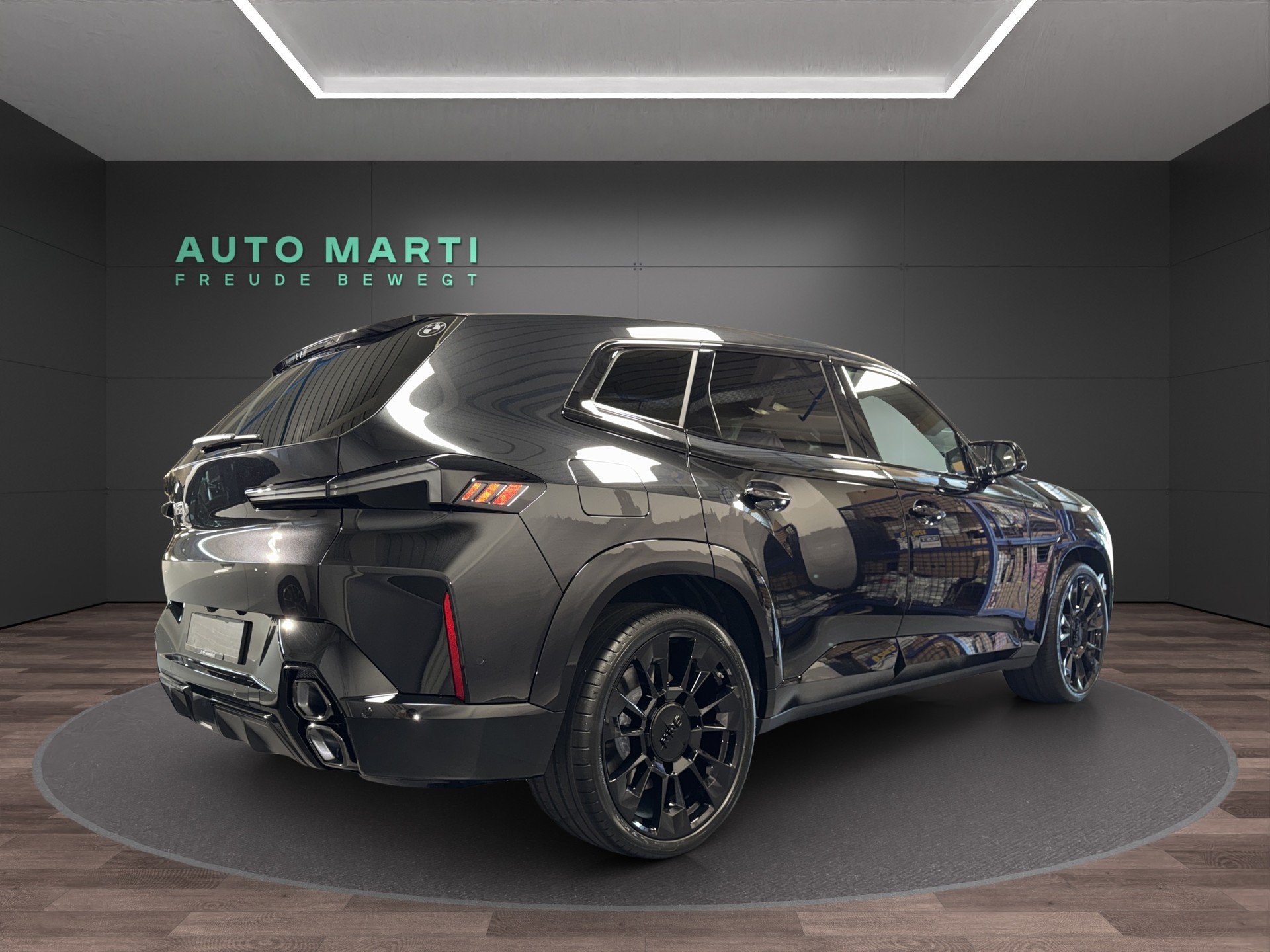 BMW XM 50e Plug-in Hybrid-image-3