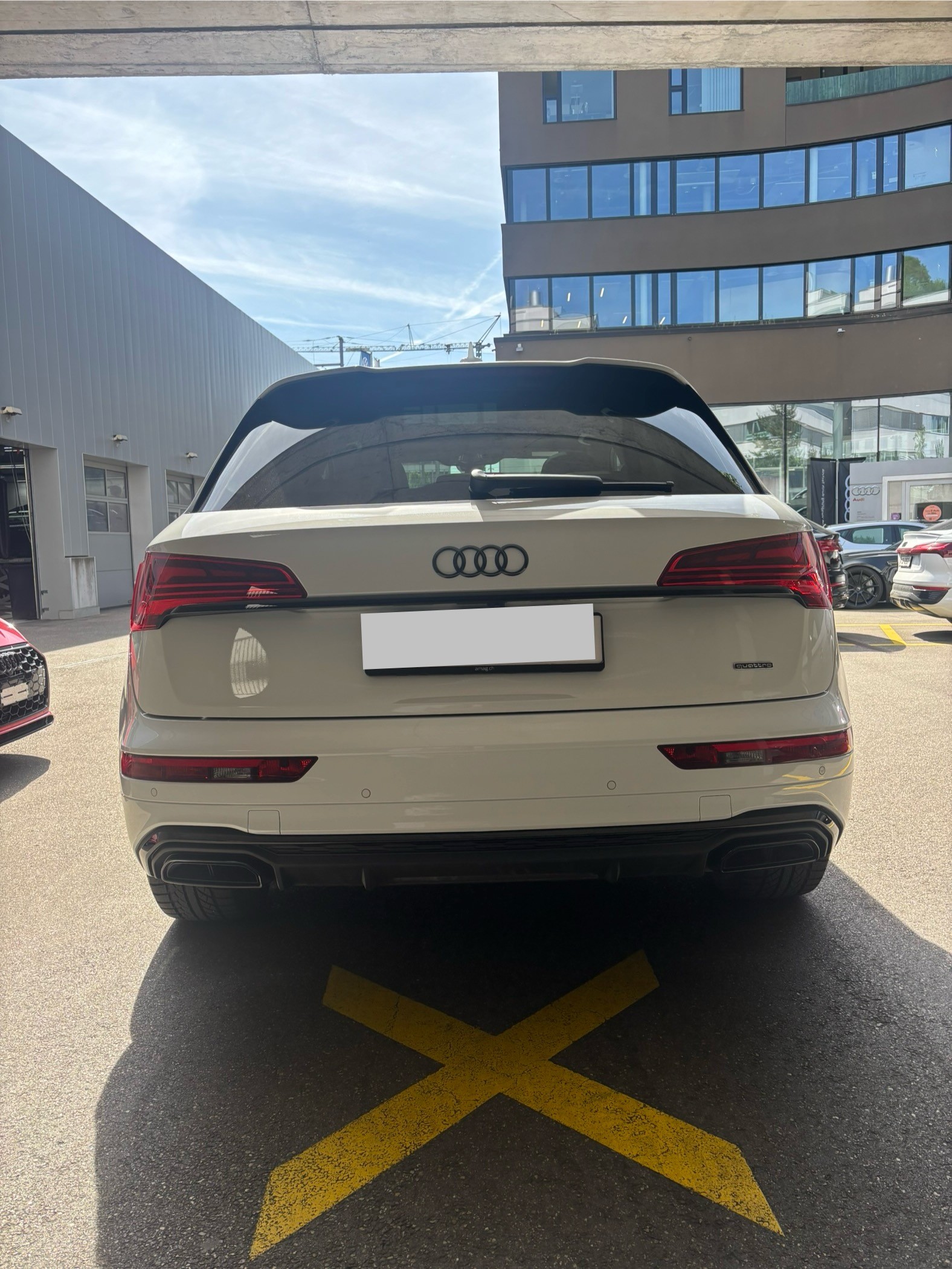AUDI 2.0 40 TDI Black Edition quattro S-Tronic-image-8