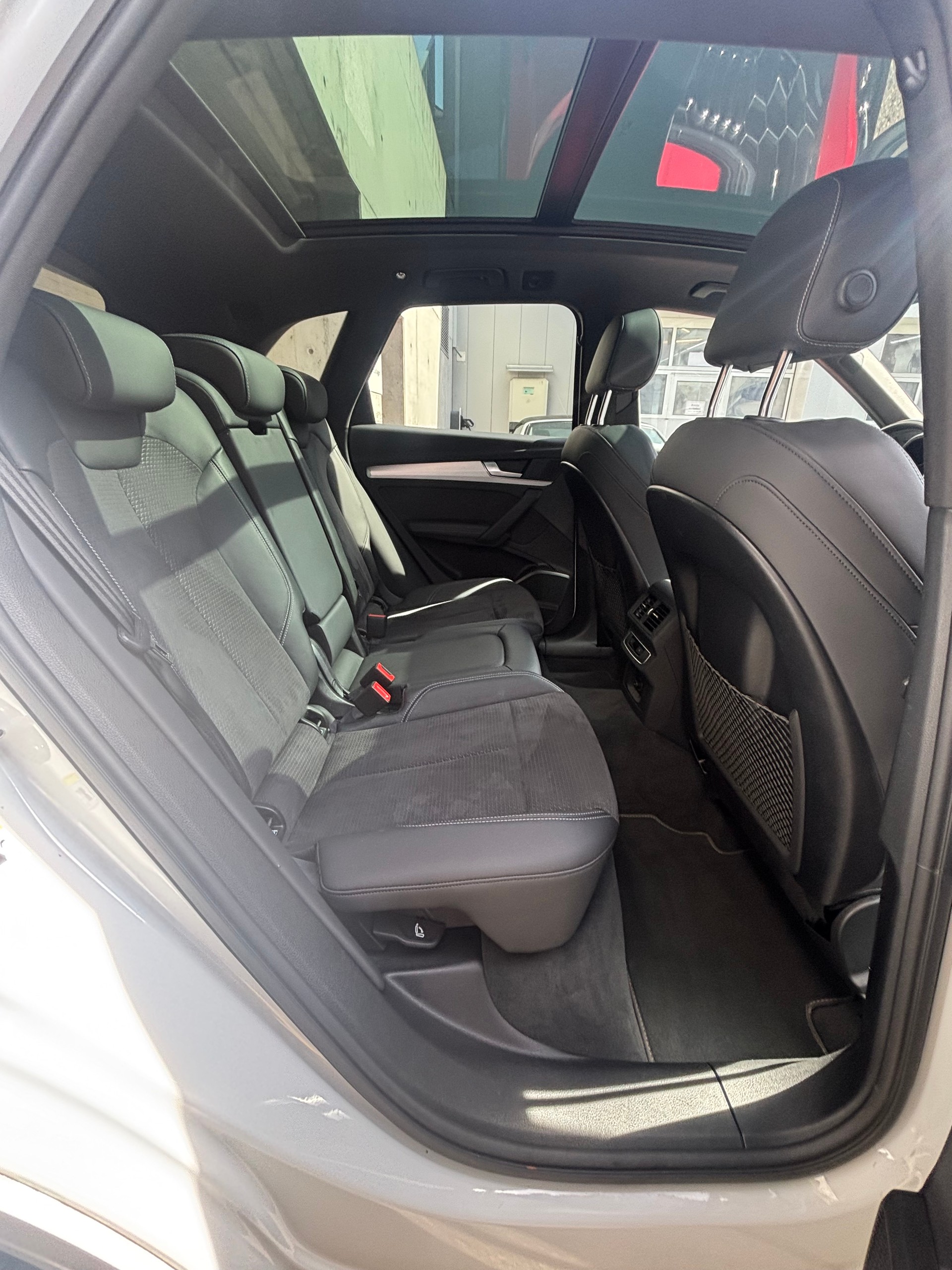 AUDI 2.0 40 TDI Black Edition quattro S-Tronic-image-3