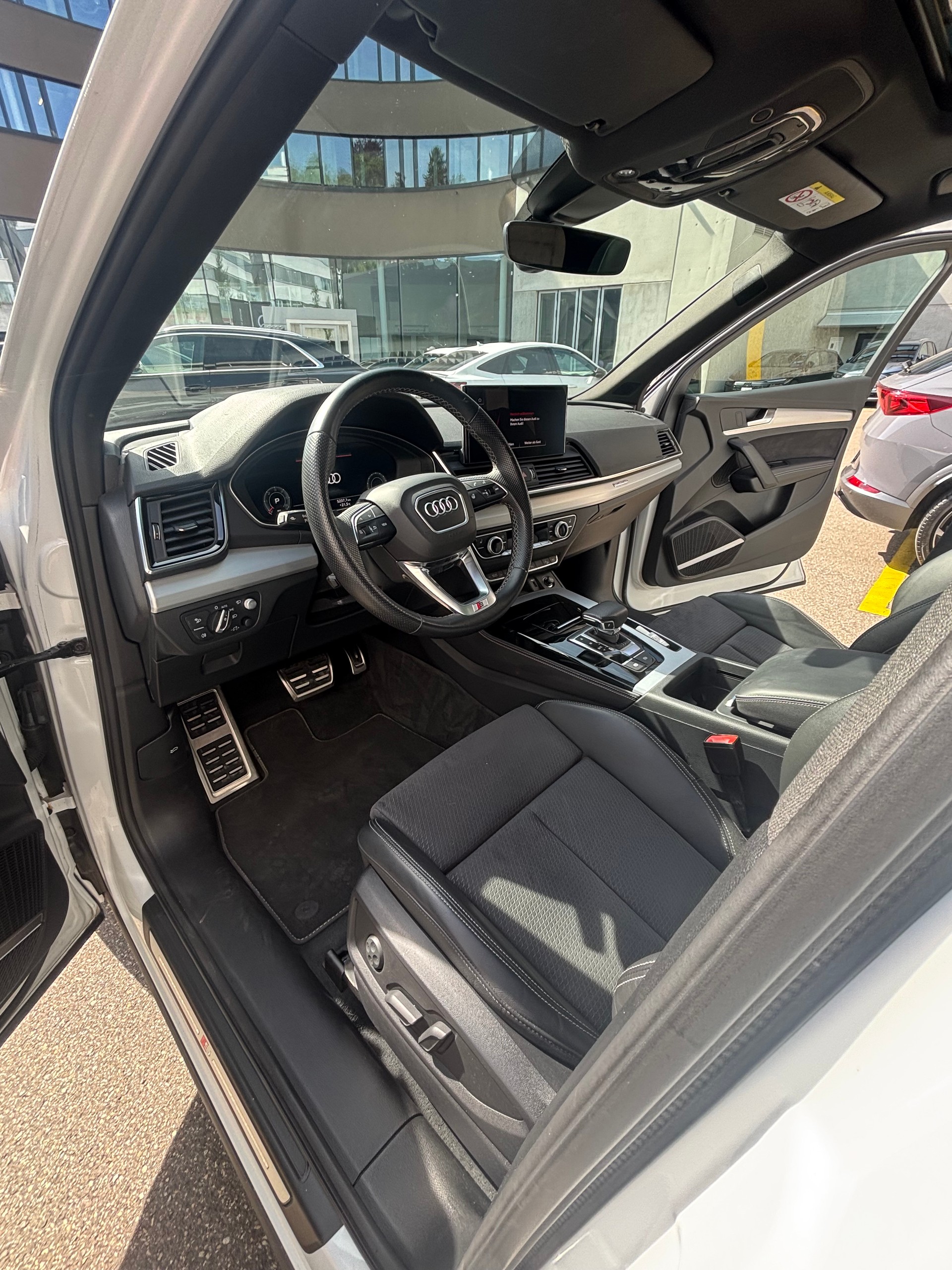 AUDI 2.0 40 TDI Black Edition quattro S-Tronic-image-2