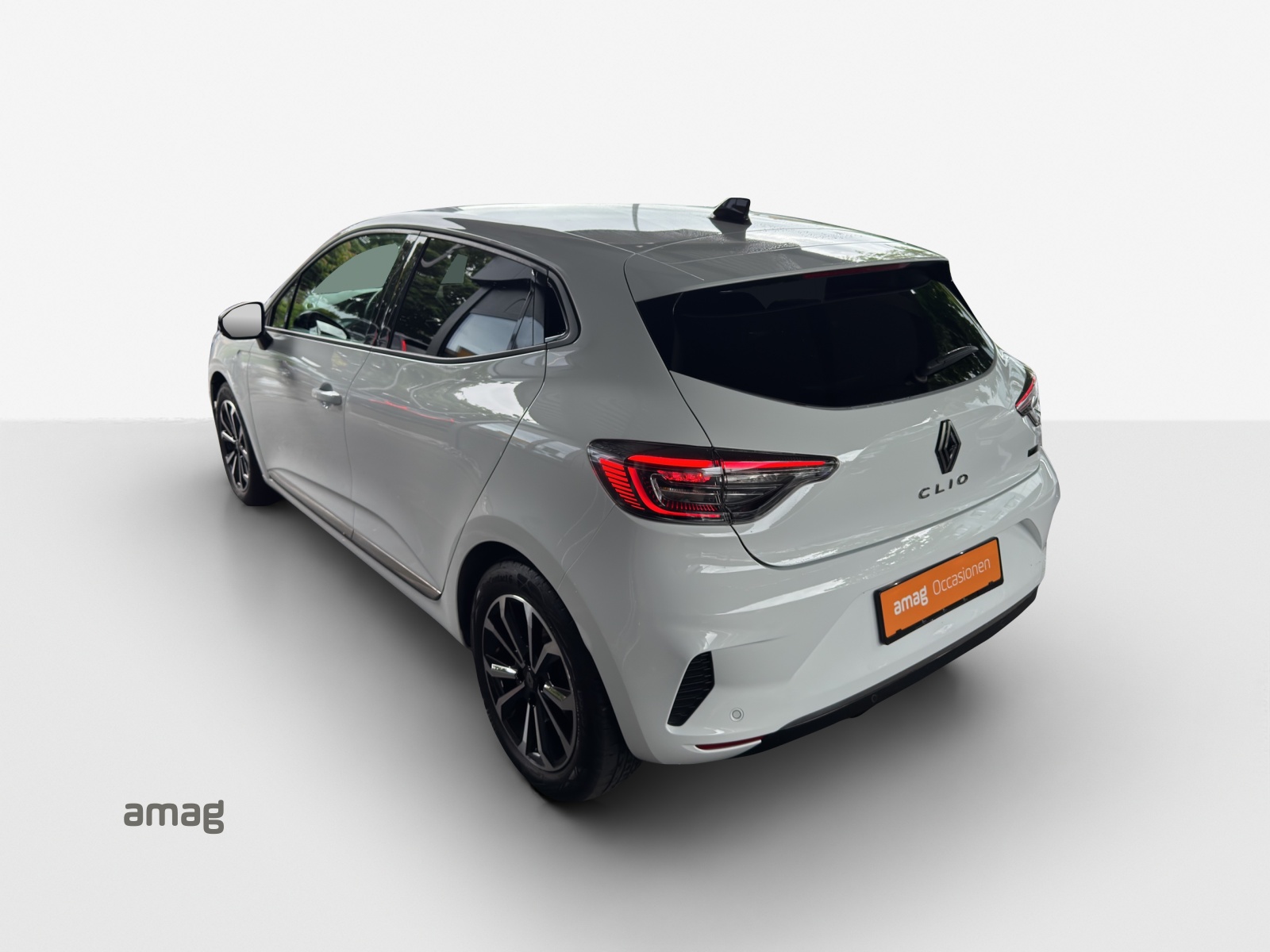 RENAULT Clio 1.6 E-Tech Techno-image-2