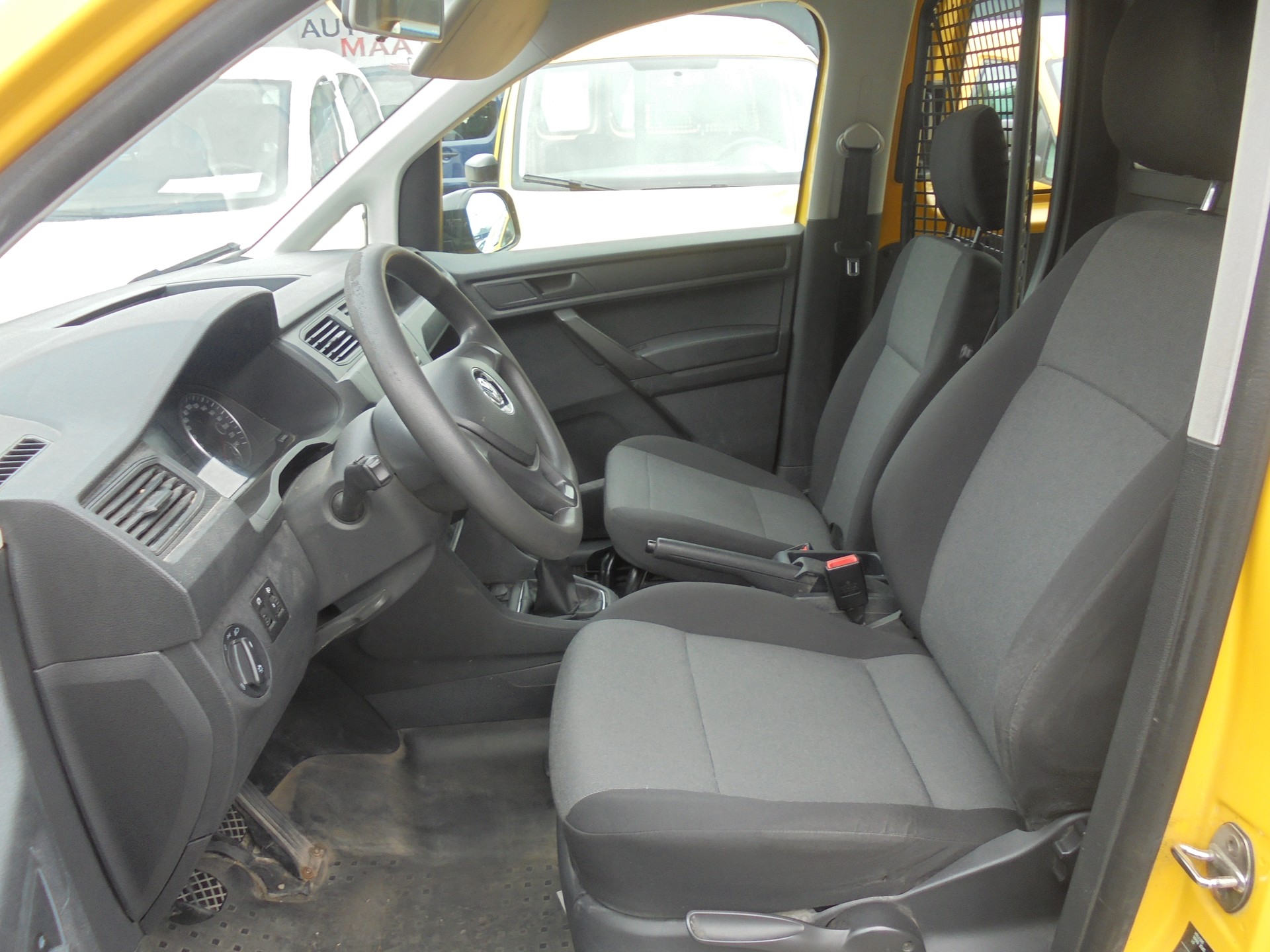 VW Caddy Maxi 2.0TDI 4Motion BlueMotion Technology-image-7