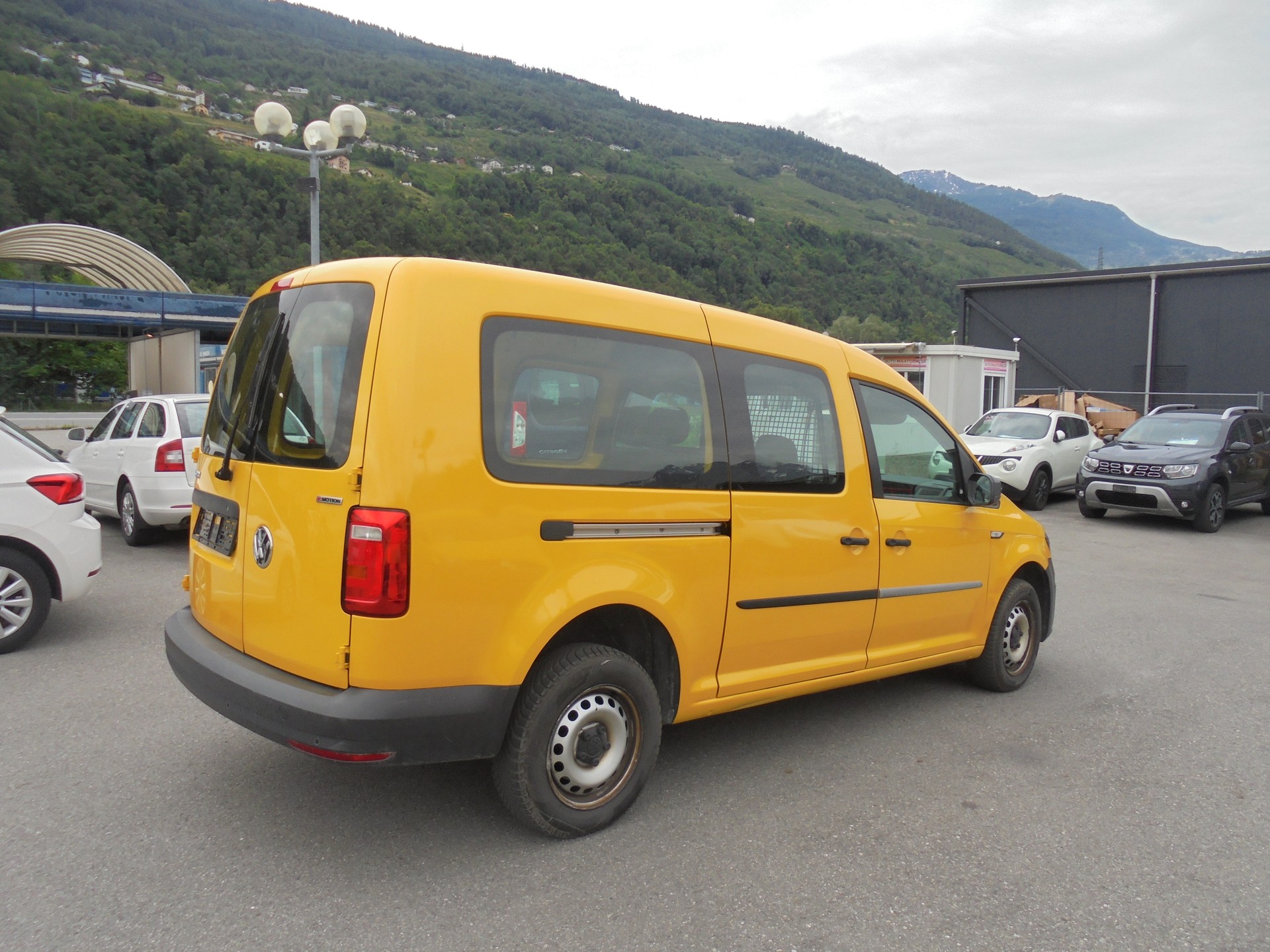 VW Caddy Maxi 2.0TDI 4Motion BlueMotion Technology-image-3
