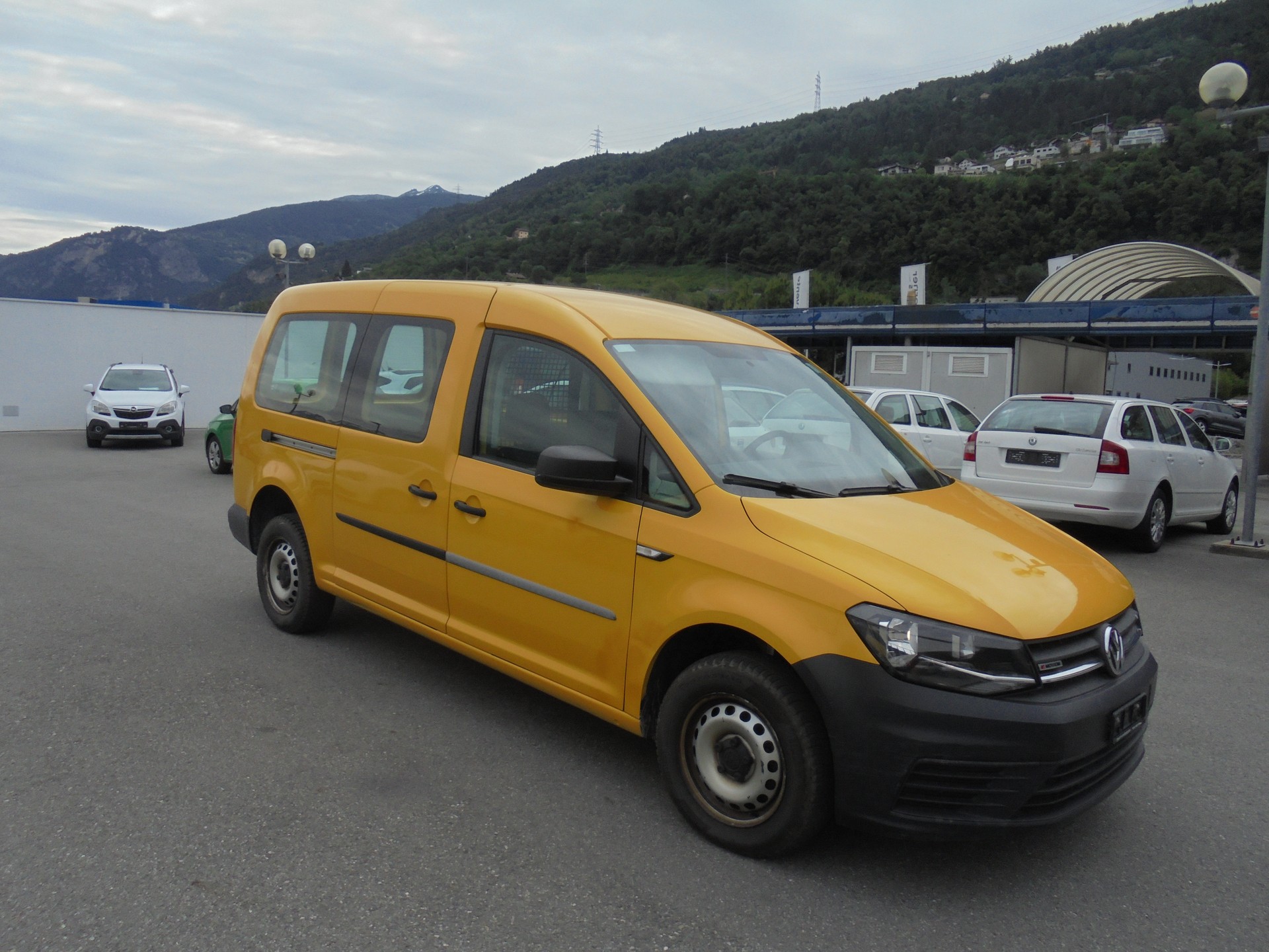 VW Caddy Maxi 2.0TDI 4Motion BlueMotion Technology-image-2