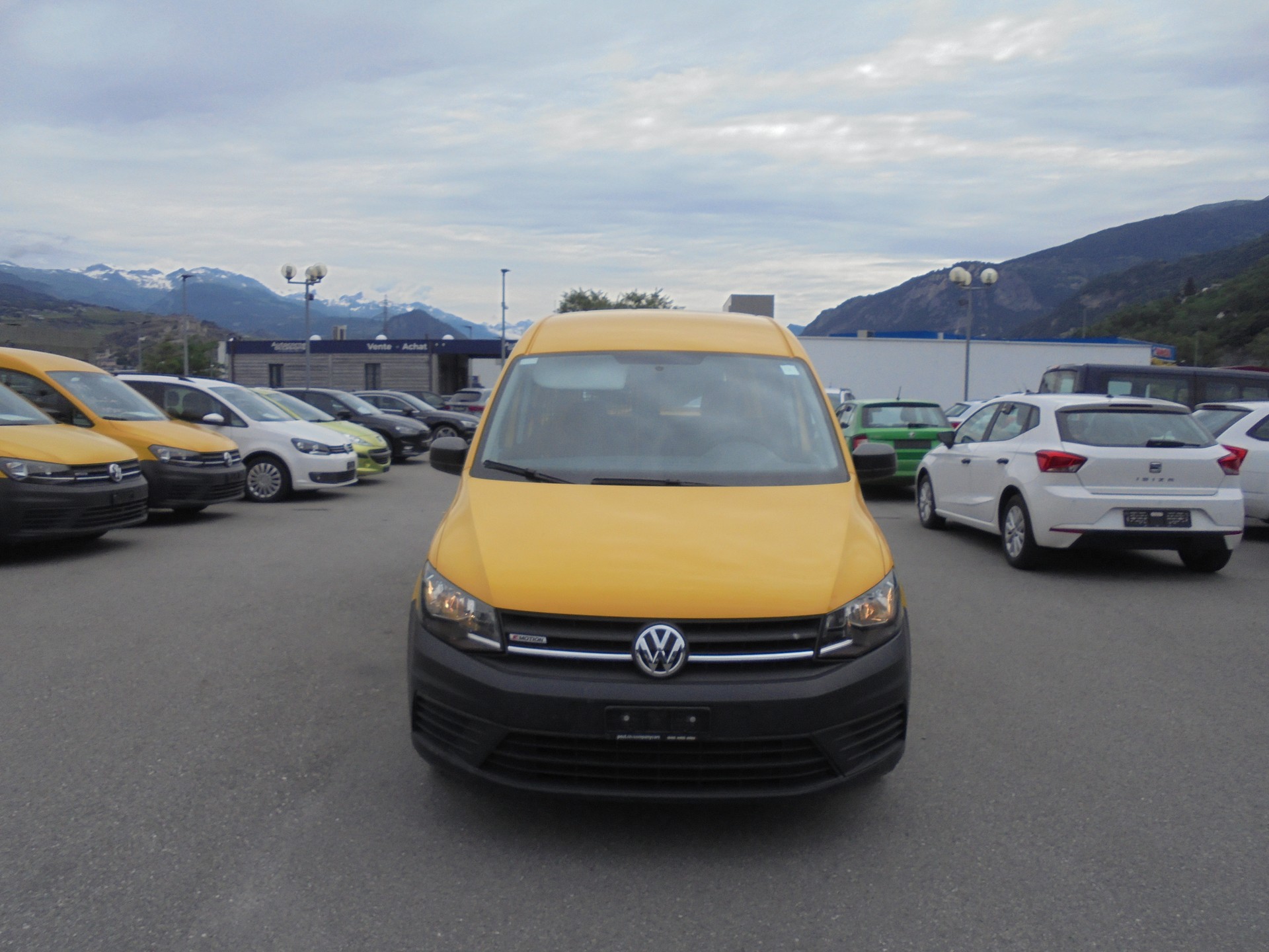 VW Caddy Maxi 2.0TDI 4Motion BlueMotion Technology-image-1