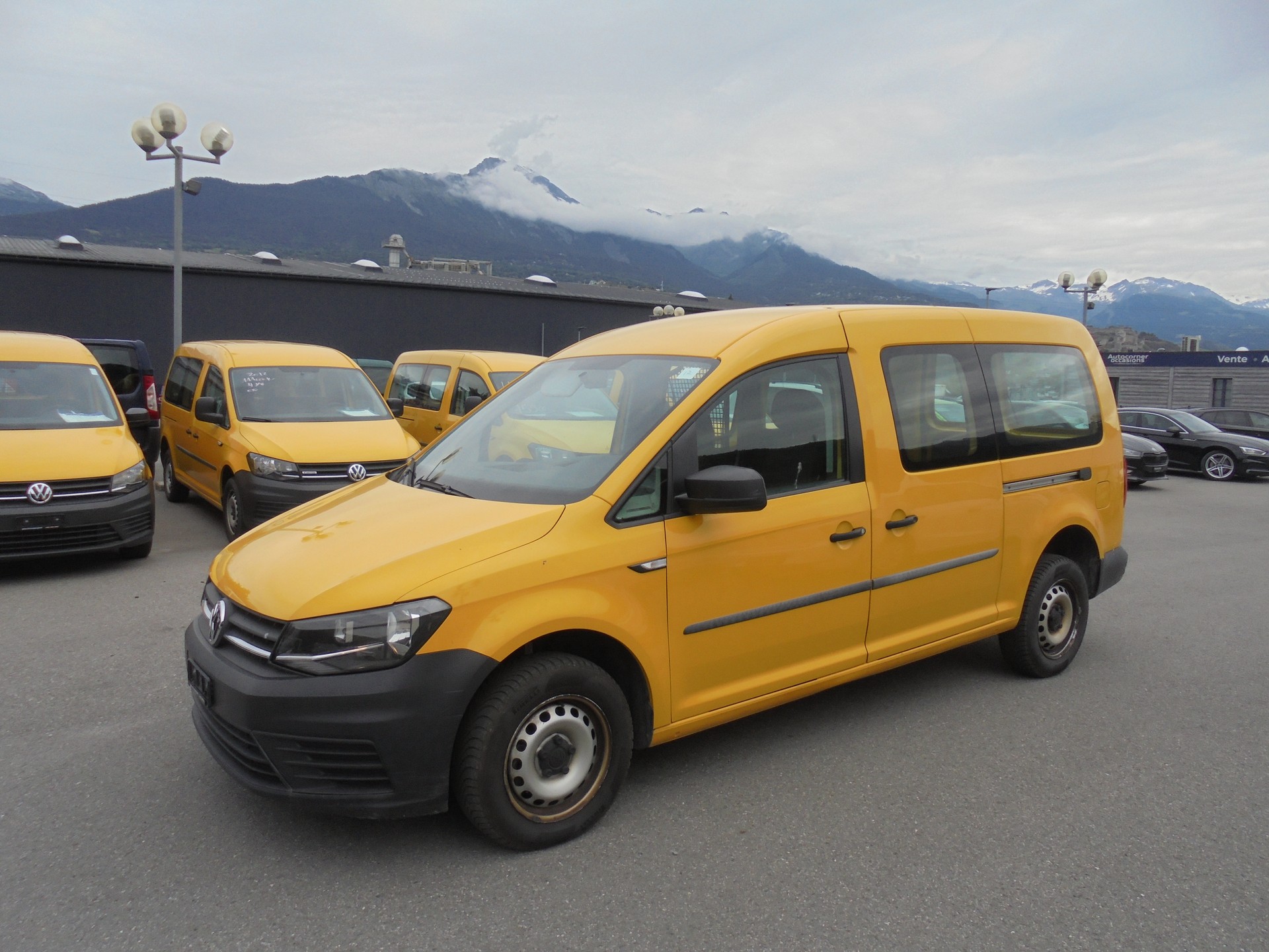 VW Caddy Maxi 2.0TDI 4Motion BlueMotion Technology-image-0