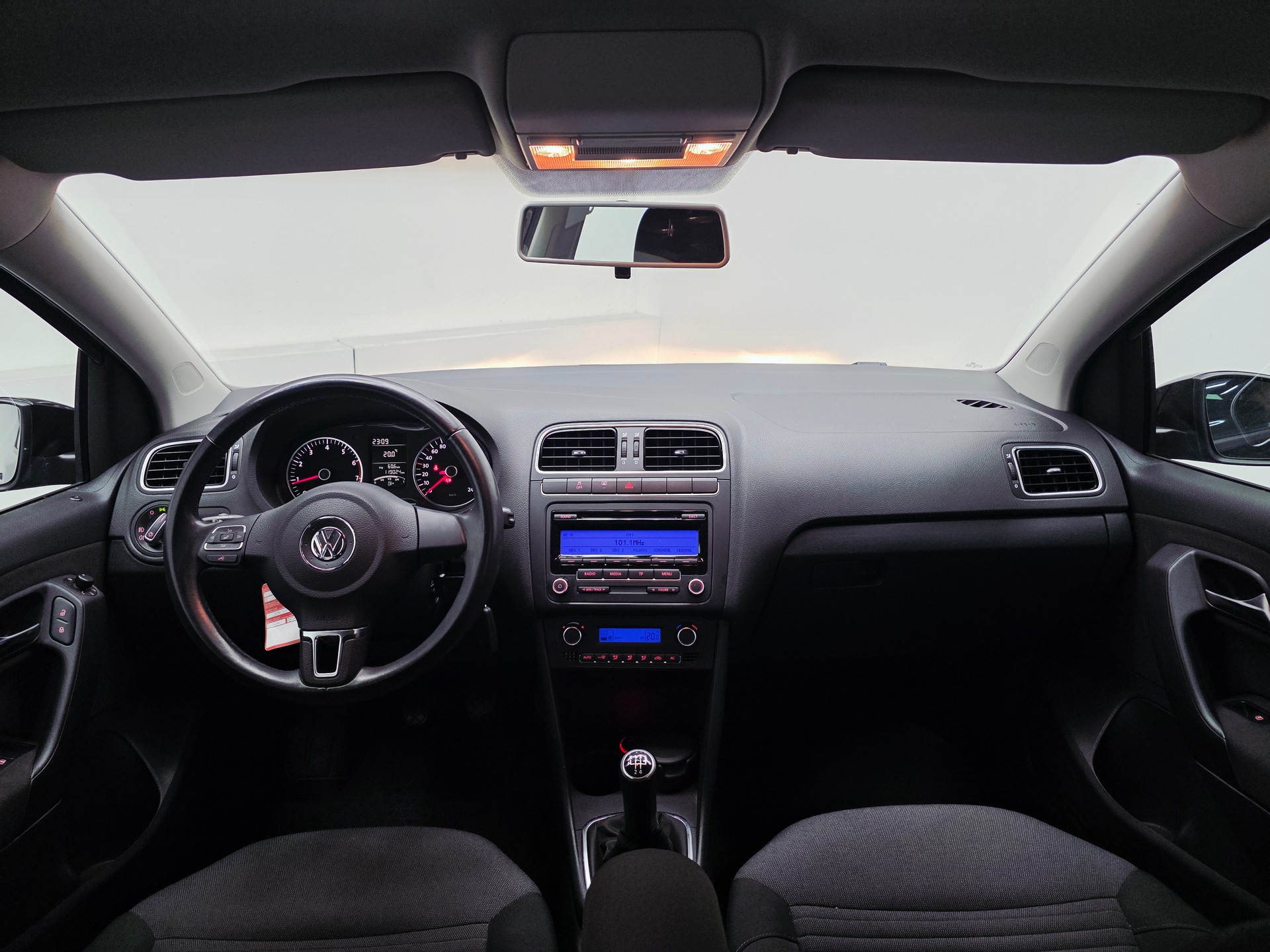 VW Polo 1.2 TSI Trendline 105 PS*NEUE KETTE*FRISCH MFK UND SERVICE*-image-3