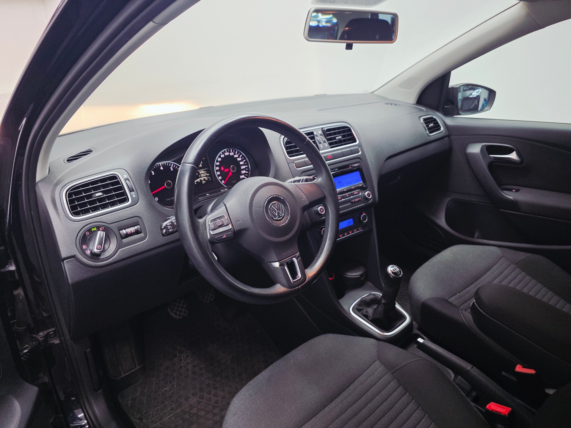VW Polo 1.2 TSI Trendline 105 PS*NEUE KETTE*FRISCH MFK UND SERVICE*-image-2