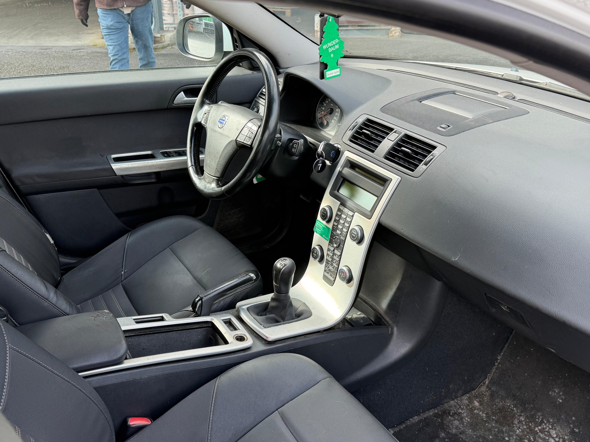 VOLVO V50 D5-image-5