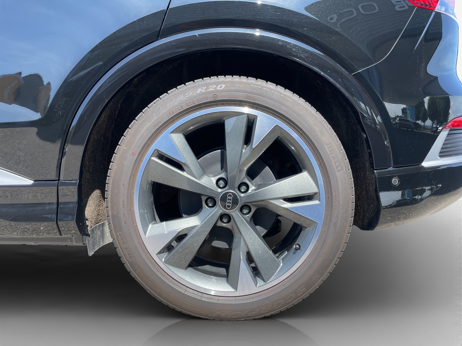 AUDI Q4 e-tron 50 quattro-image-16