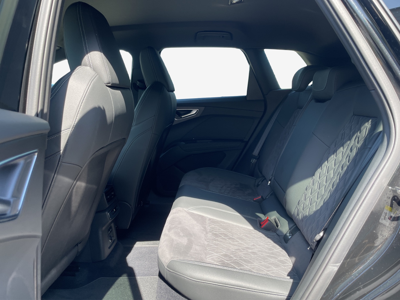 AUDI Q4 e-tron 50 quattro-image-13