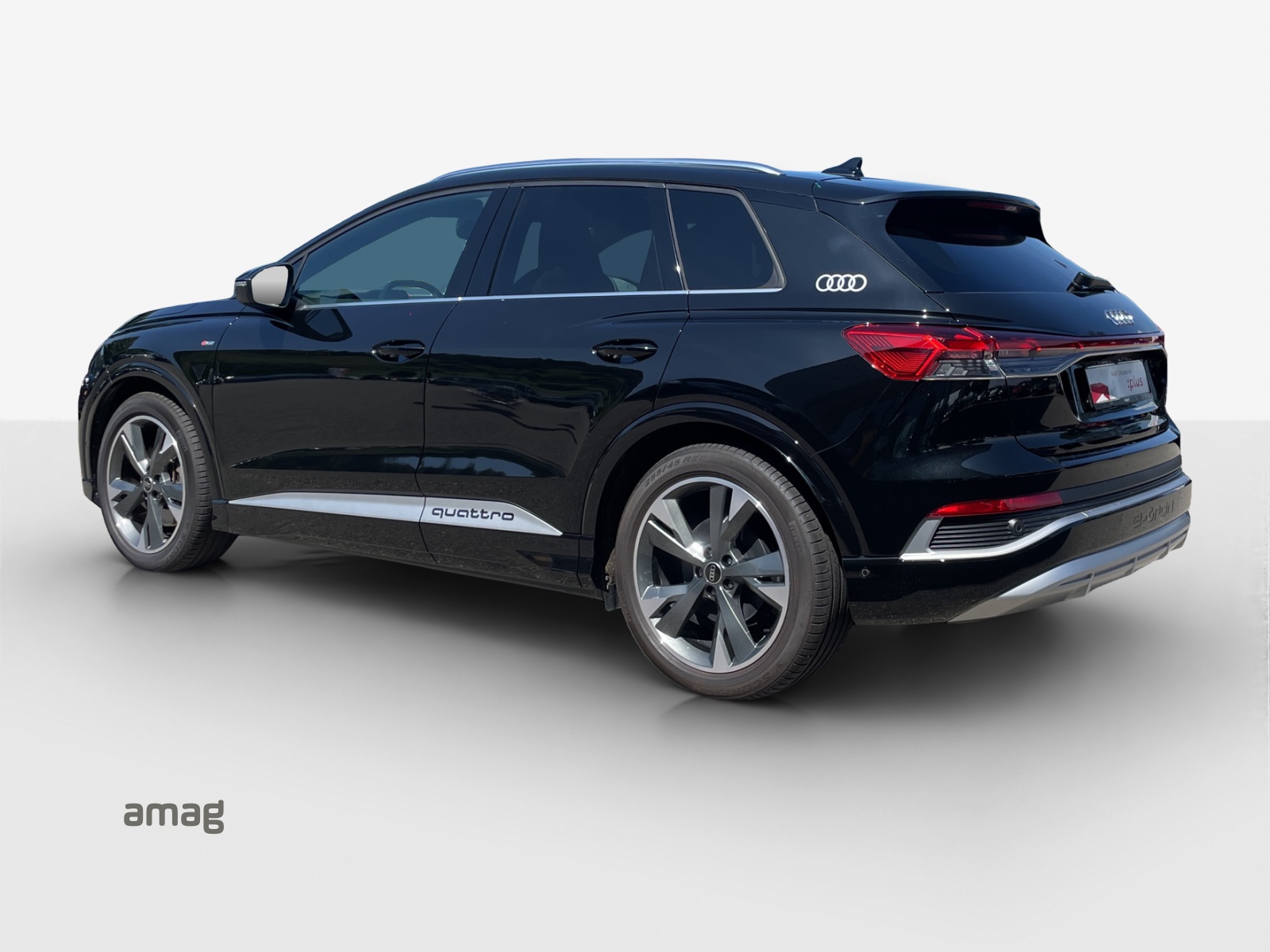 AUDI Q4 e-tron 50 quattro-image-4