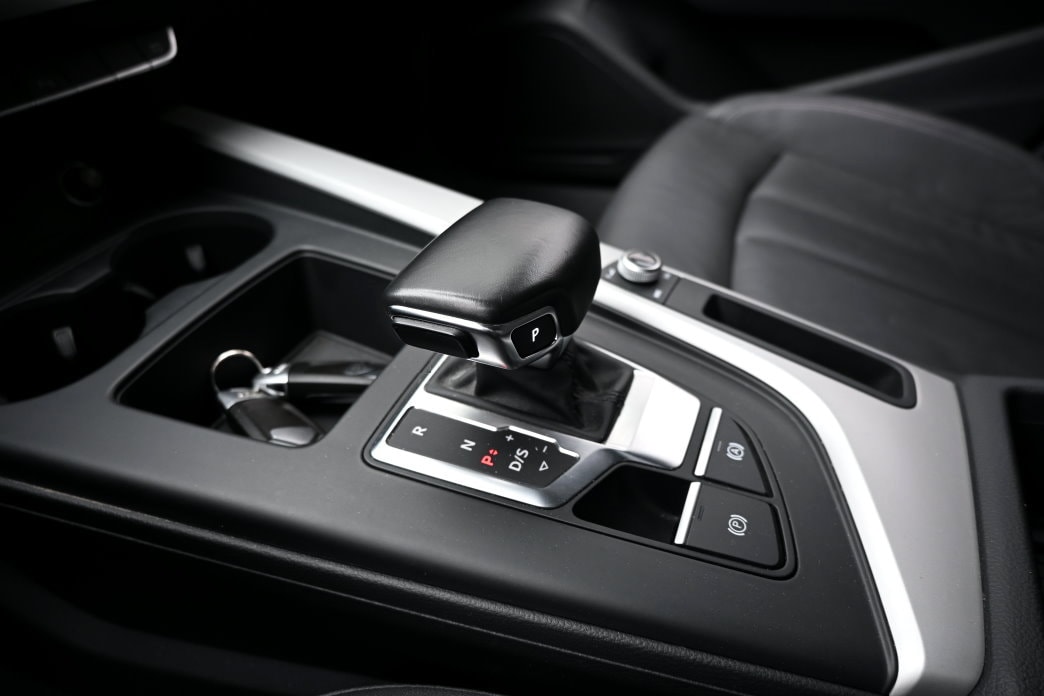 AUDI A4 Avant 2.0 TDI 40 advanced Attraction quattro S-tronic-image-9