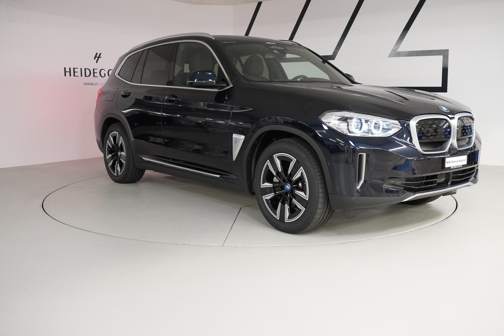 BMW iX3-image-3