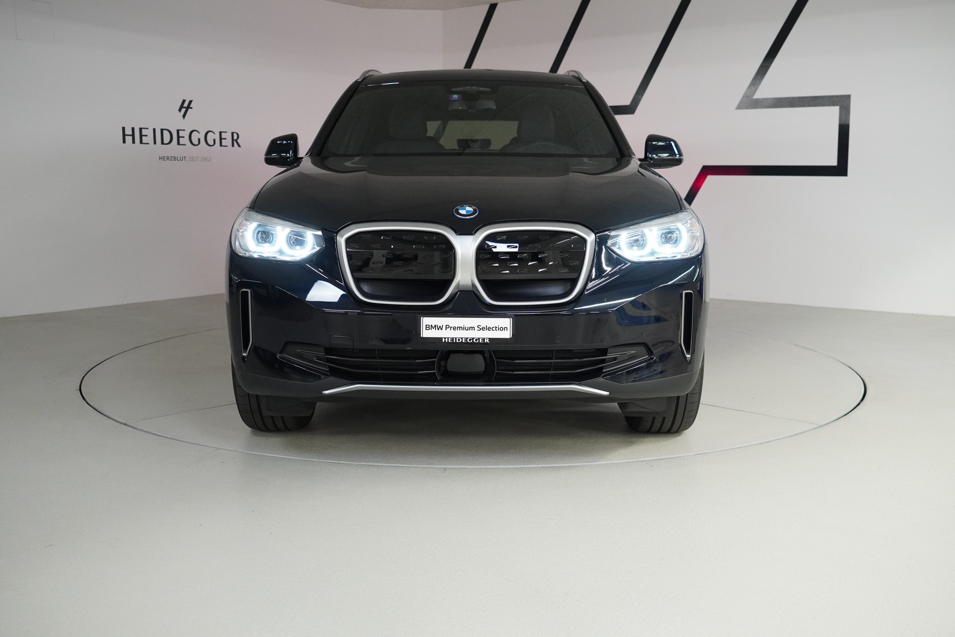 BMW iX3-image-2