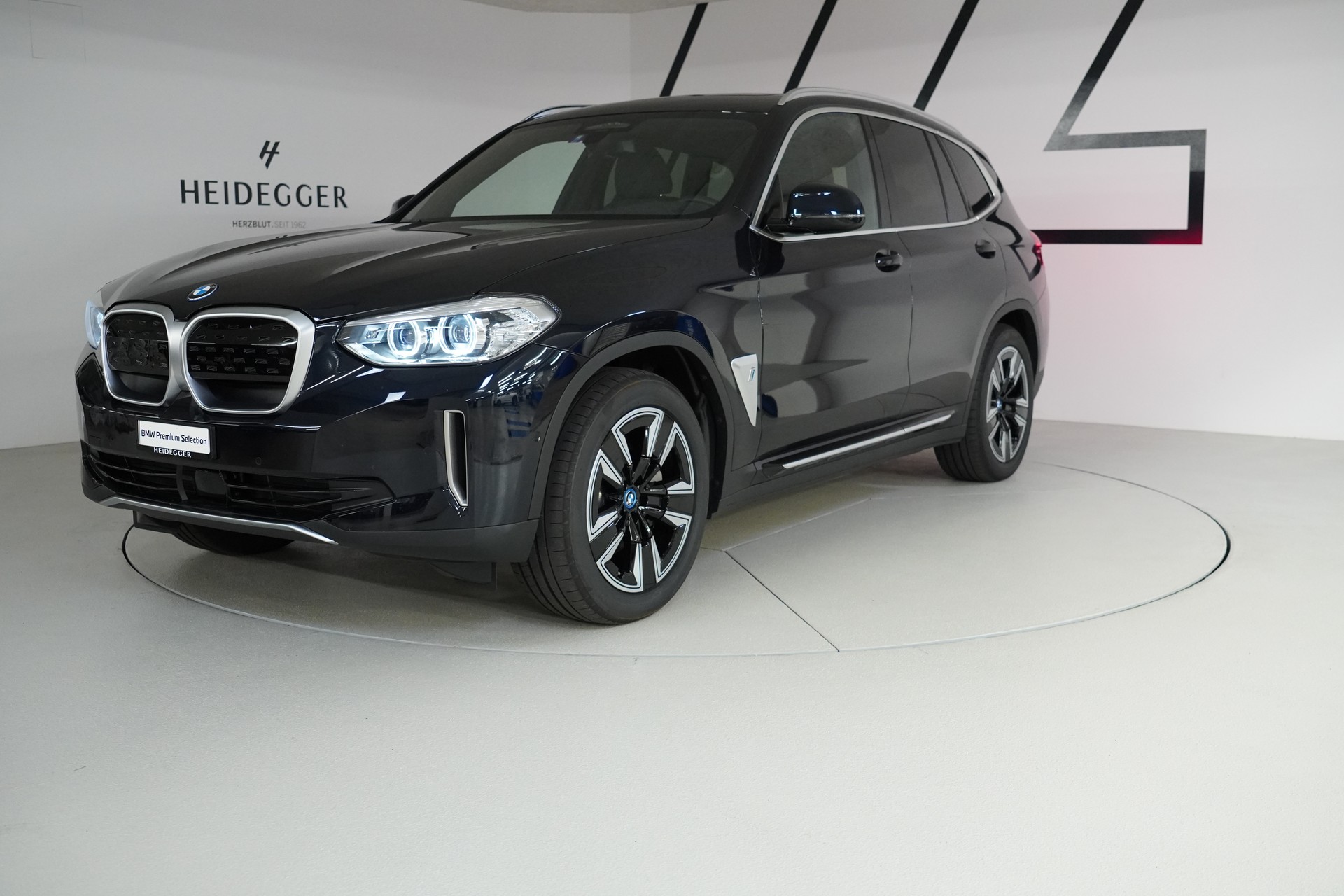 BMW iX3-image-0