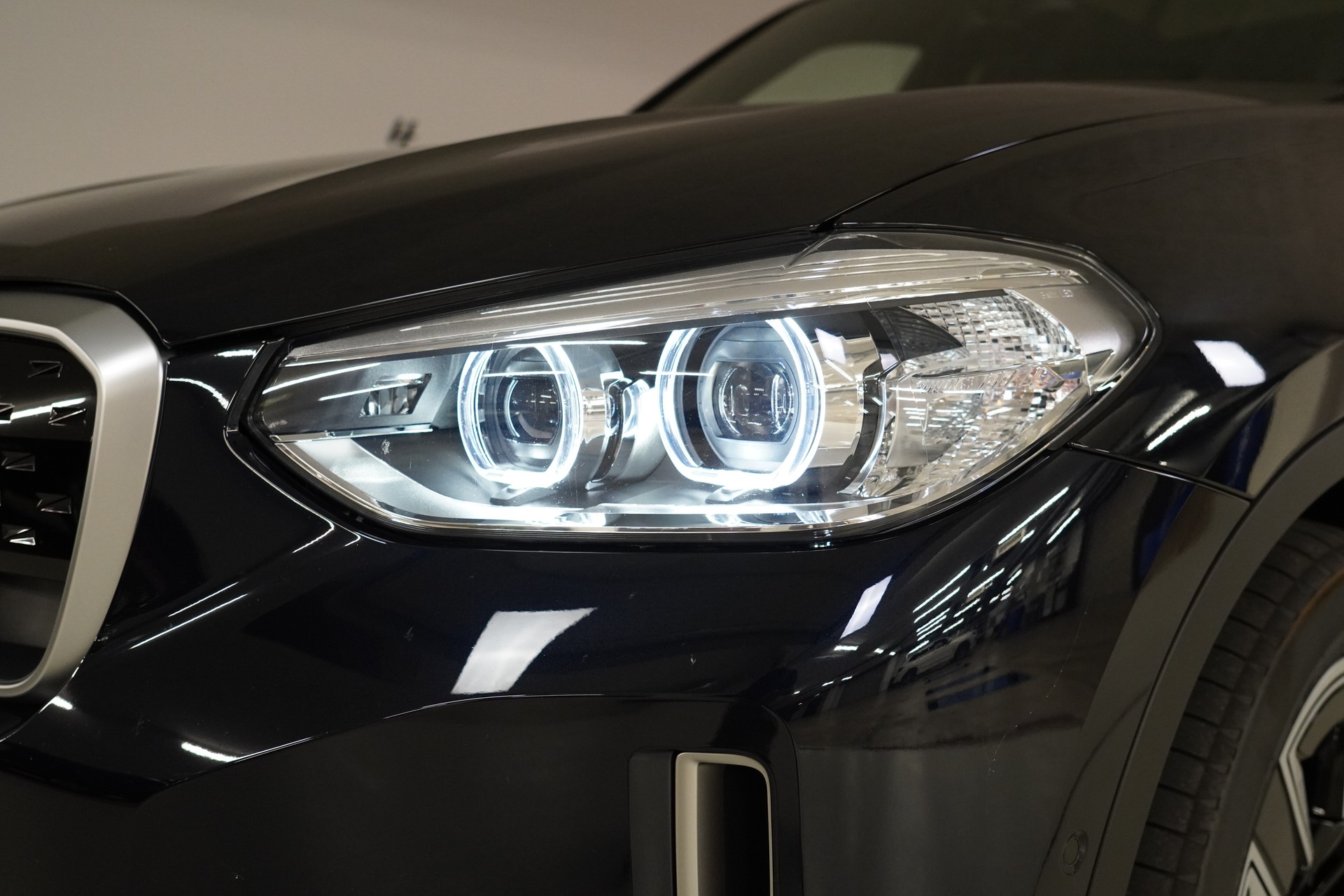 BMW iX3-image-9