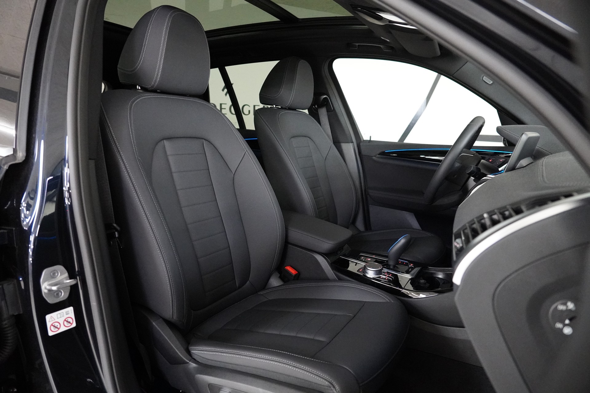 BMW iX3-image-16