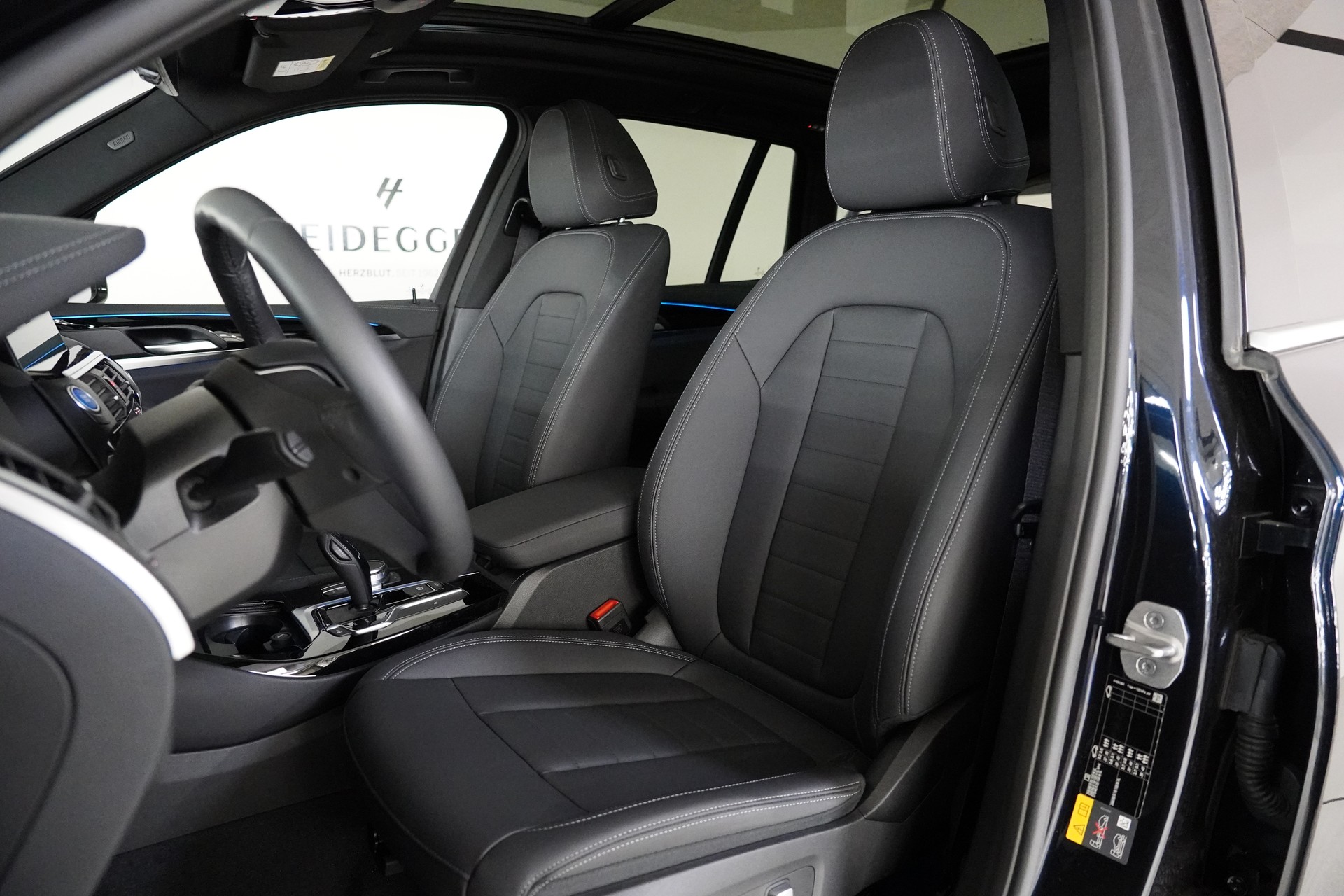 BMW iX3-image-12