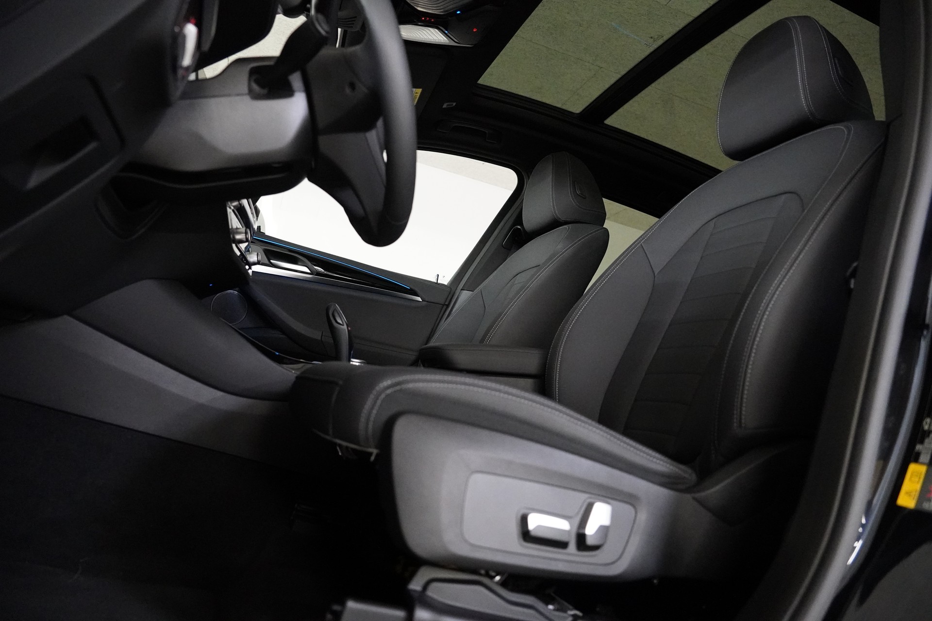 BMW iX3-image-11
