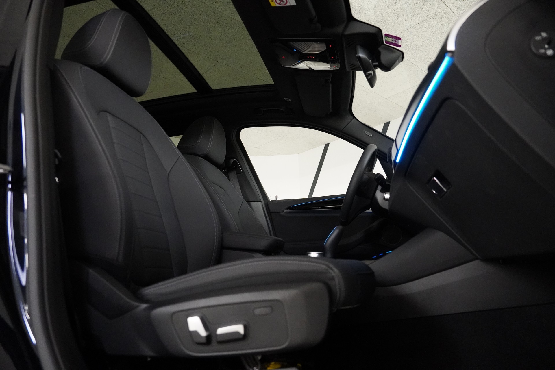 BMW iX3-image-15