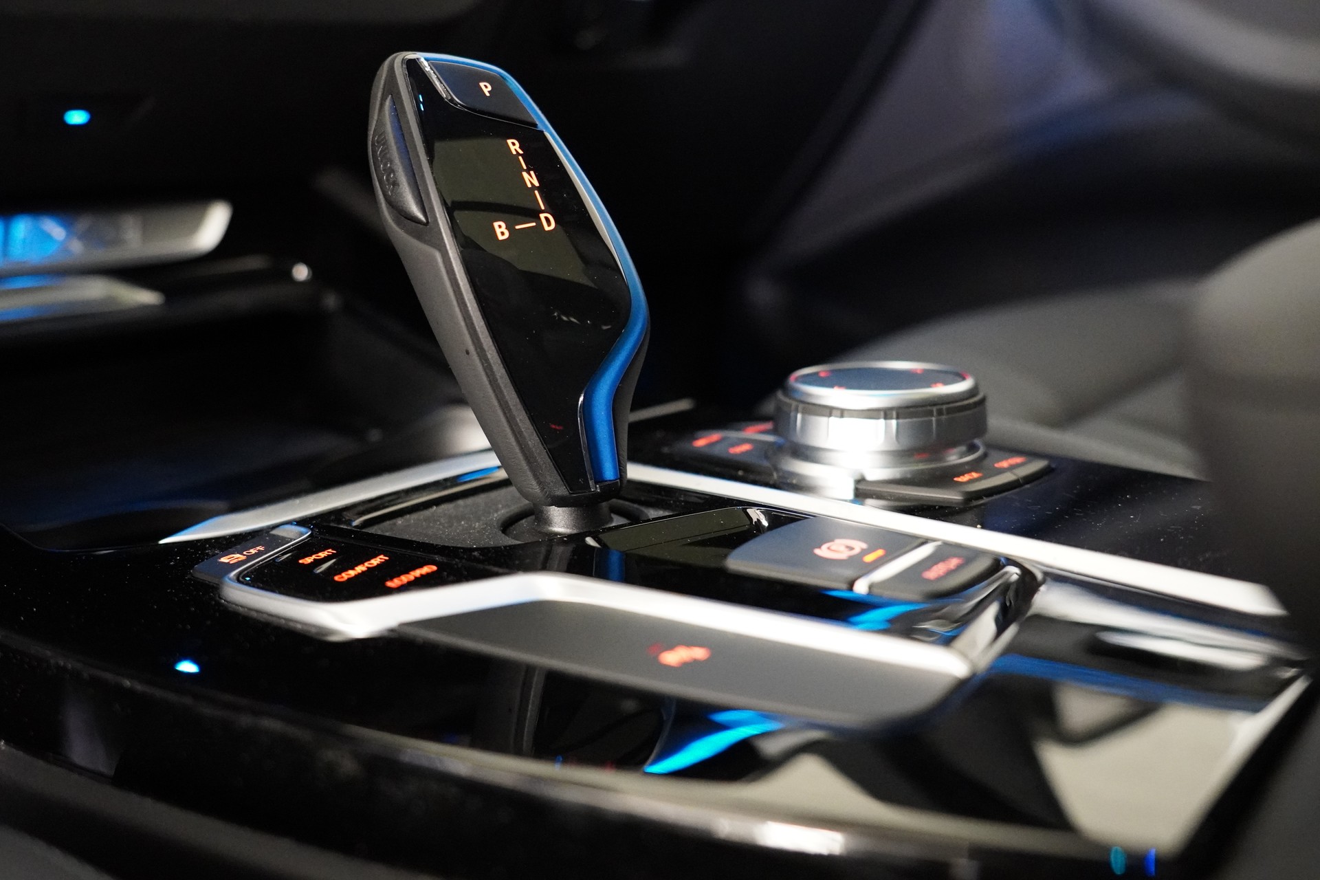 BMW iX3-image-14