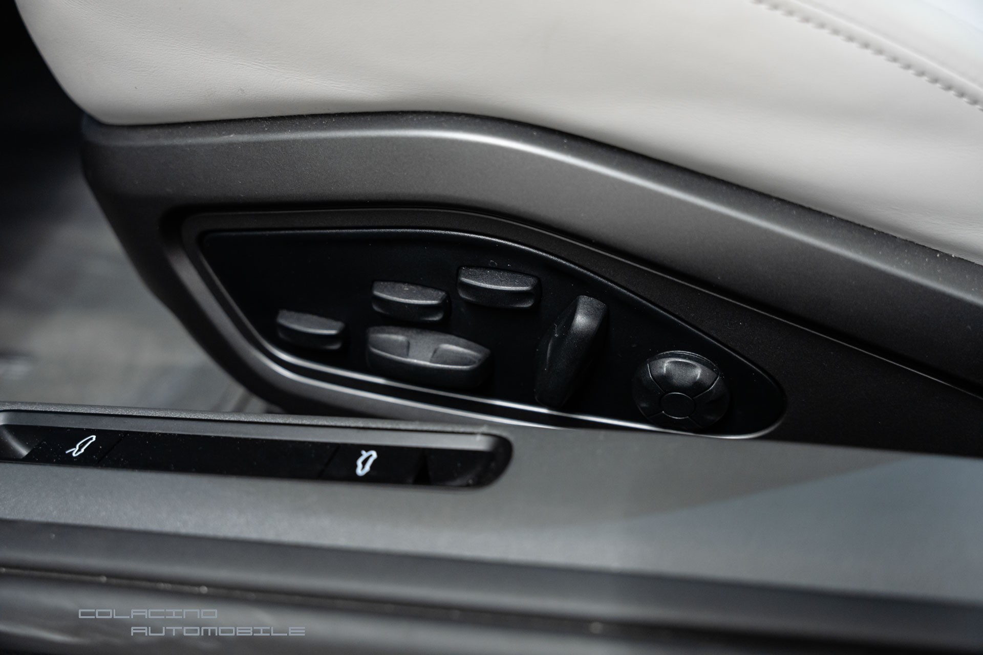 PORSCHE 911 Turbo S Cabriolet PDK-image-19