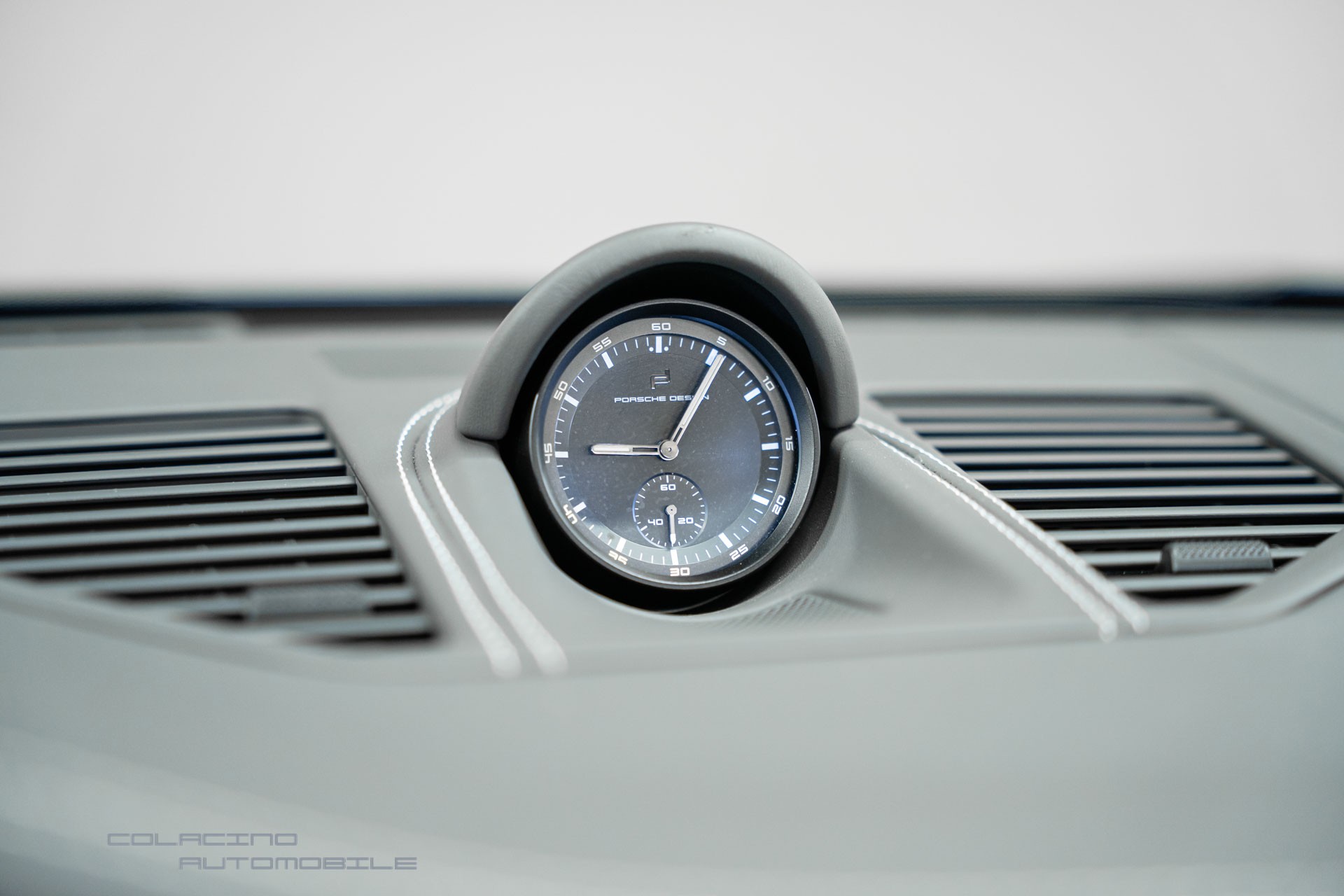PORSCHE 911 Turbo S Cabriolet PDK-image-24