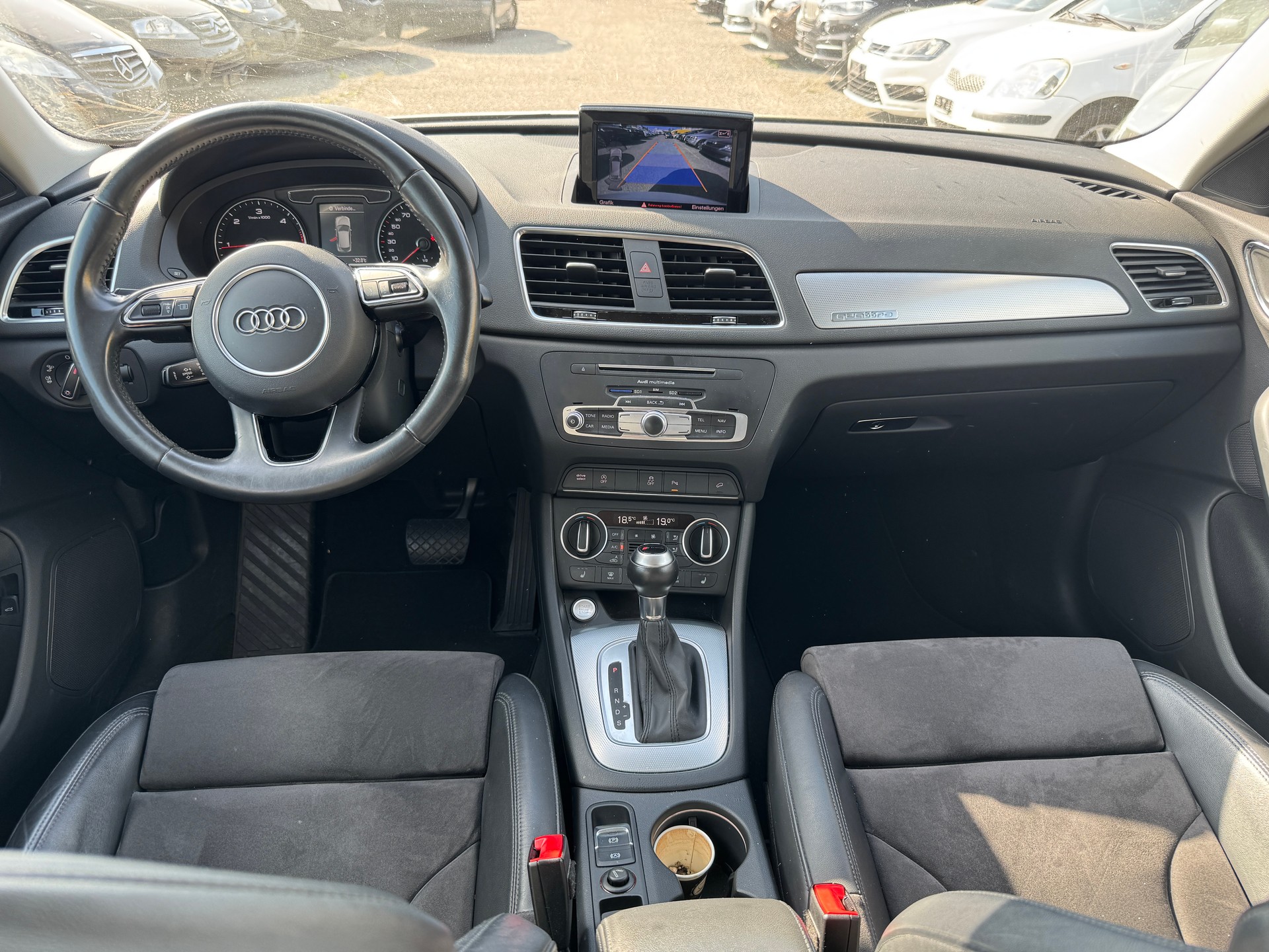 AUDI Q3 2.0 TDI design quattro S-tronic-image-4