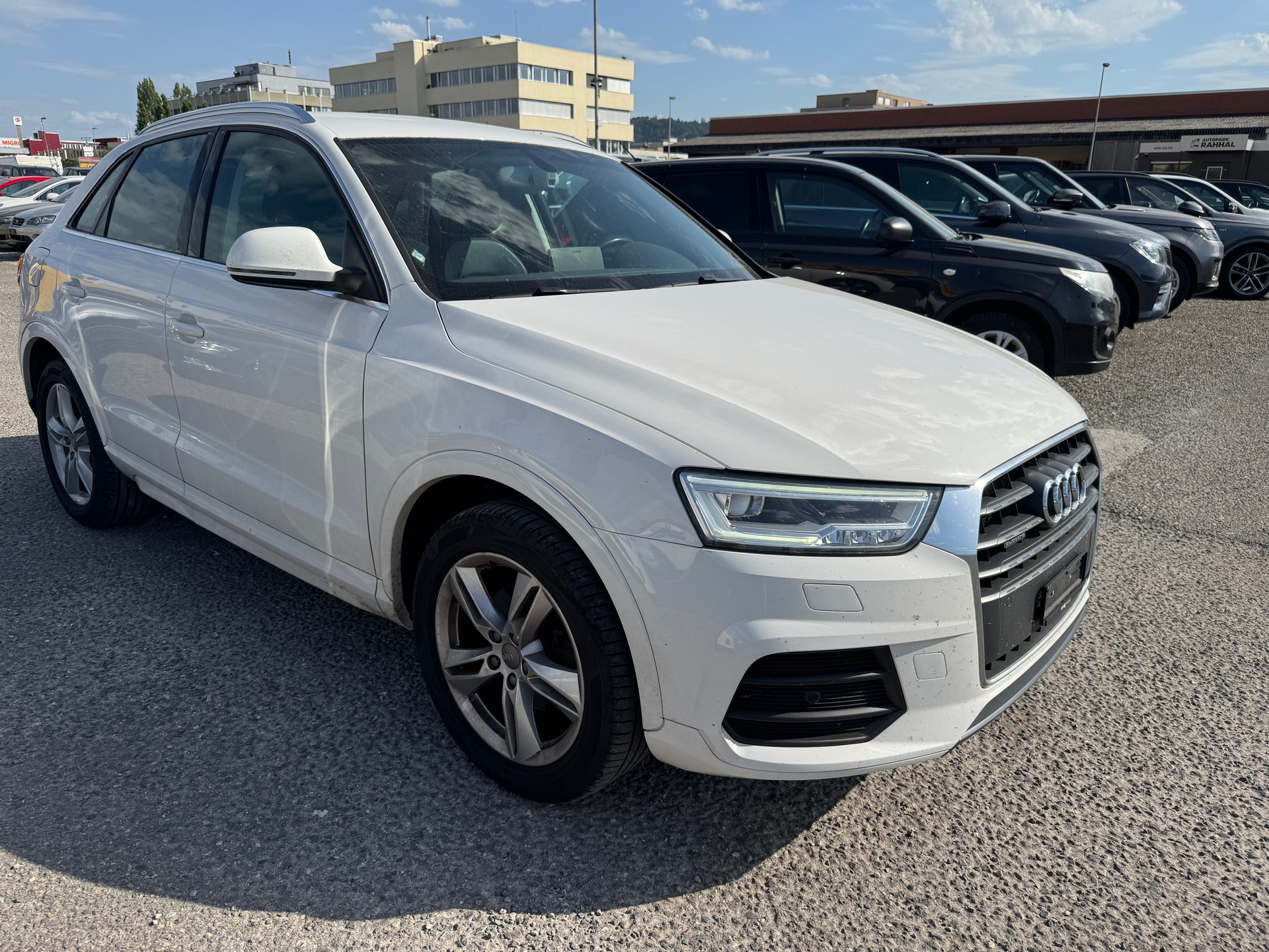 AUDI Q3 2.0 TDI design quattro S-tronic-image-1
