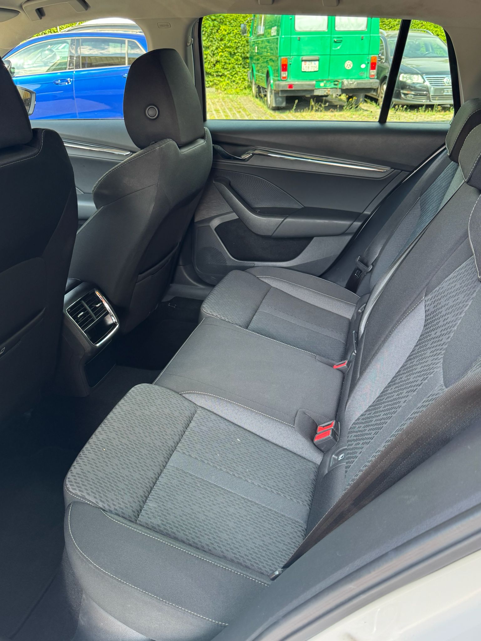 SKODA Octavia Combi 2.0 TDI DSG Style-image-6