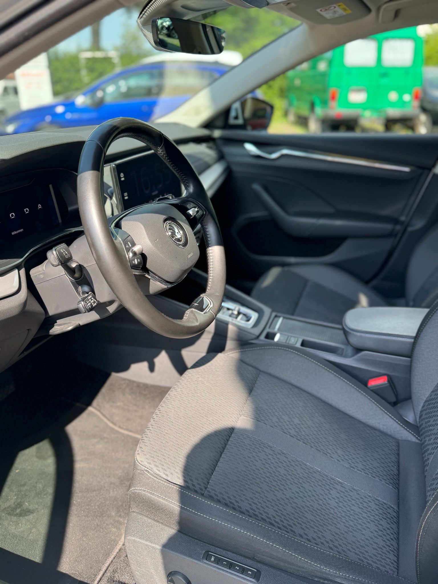 SKODA Octavia Combi 2.0 TDI DSG Style-image-8