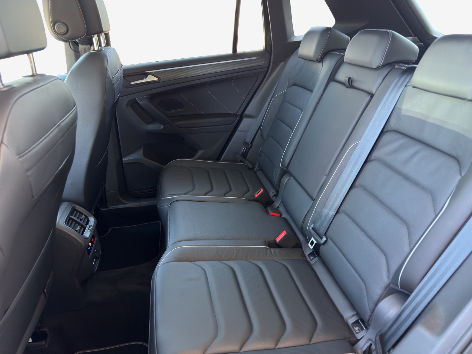 VW Tiguan 2.0TSI R-Line 4Motion DSG-image-11