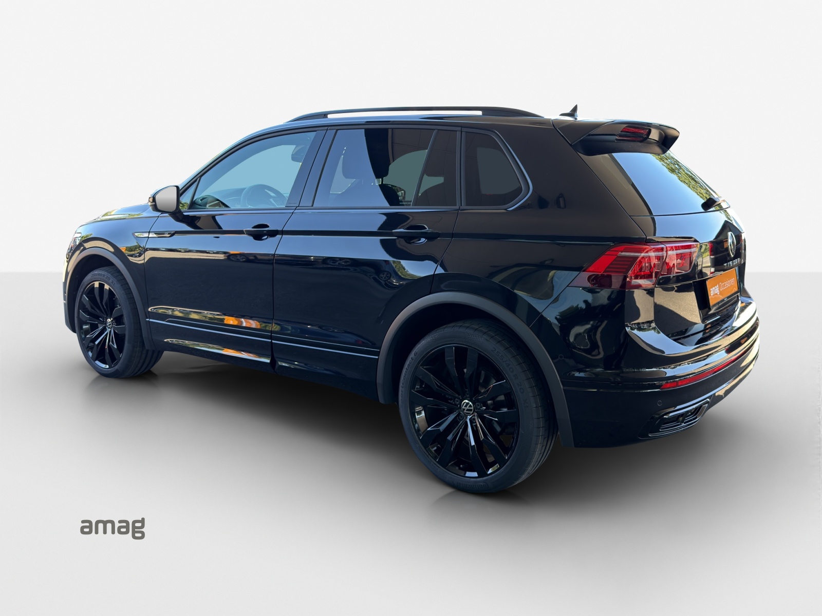 VW Tiguan 2.0TSI R-Line 4Motion DSG-image-2