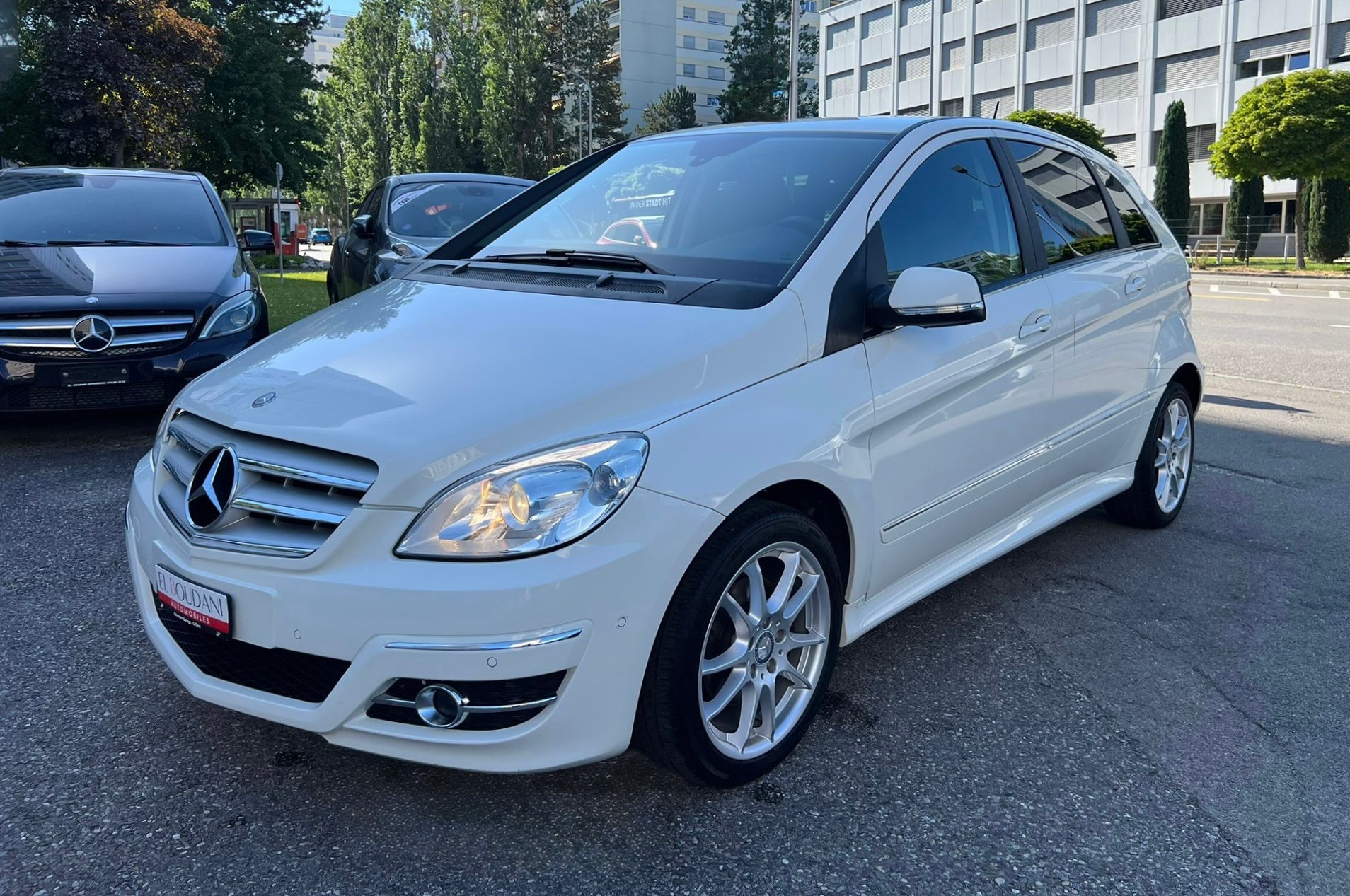 MERCEDES-BENZ B 200 Autotronic-image-0
