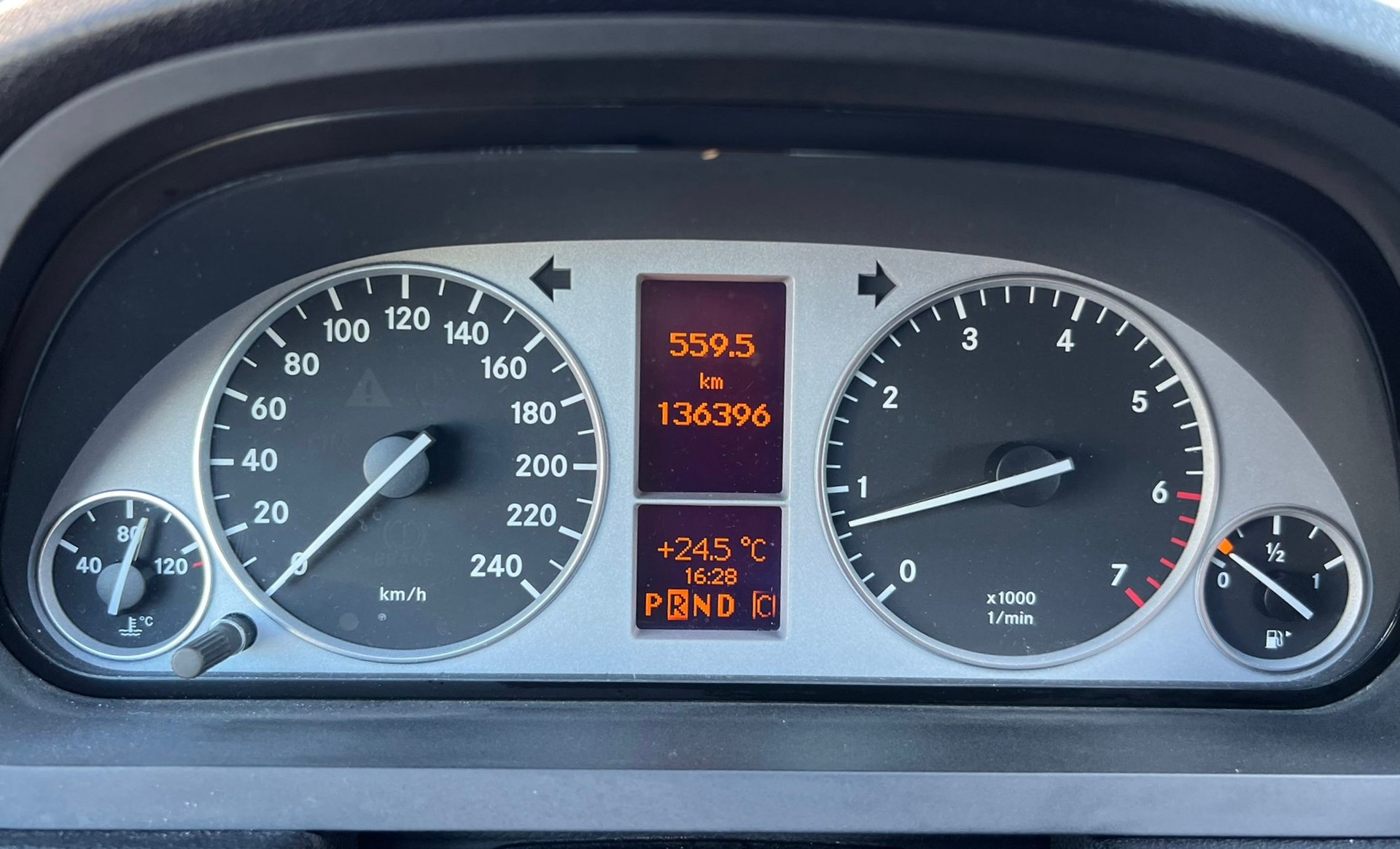 MERCEDES-BENZ B 200 Autotronic-image-9