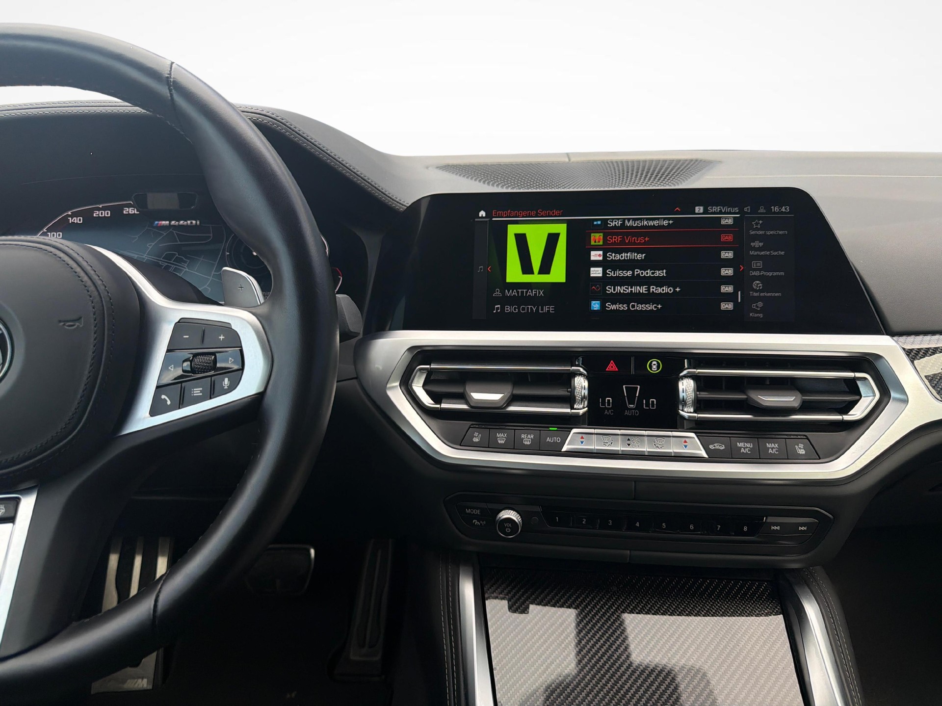 BMW M440i xDrive Cabrio-image-14