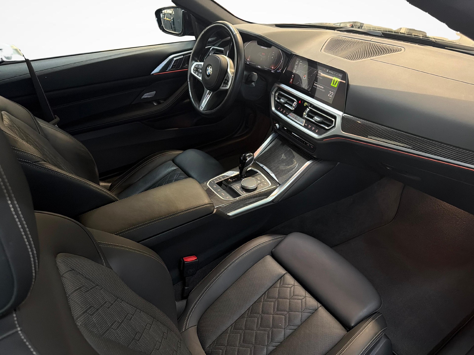 BMW M440i xDrive Cabrio-image-17