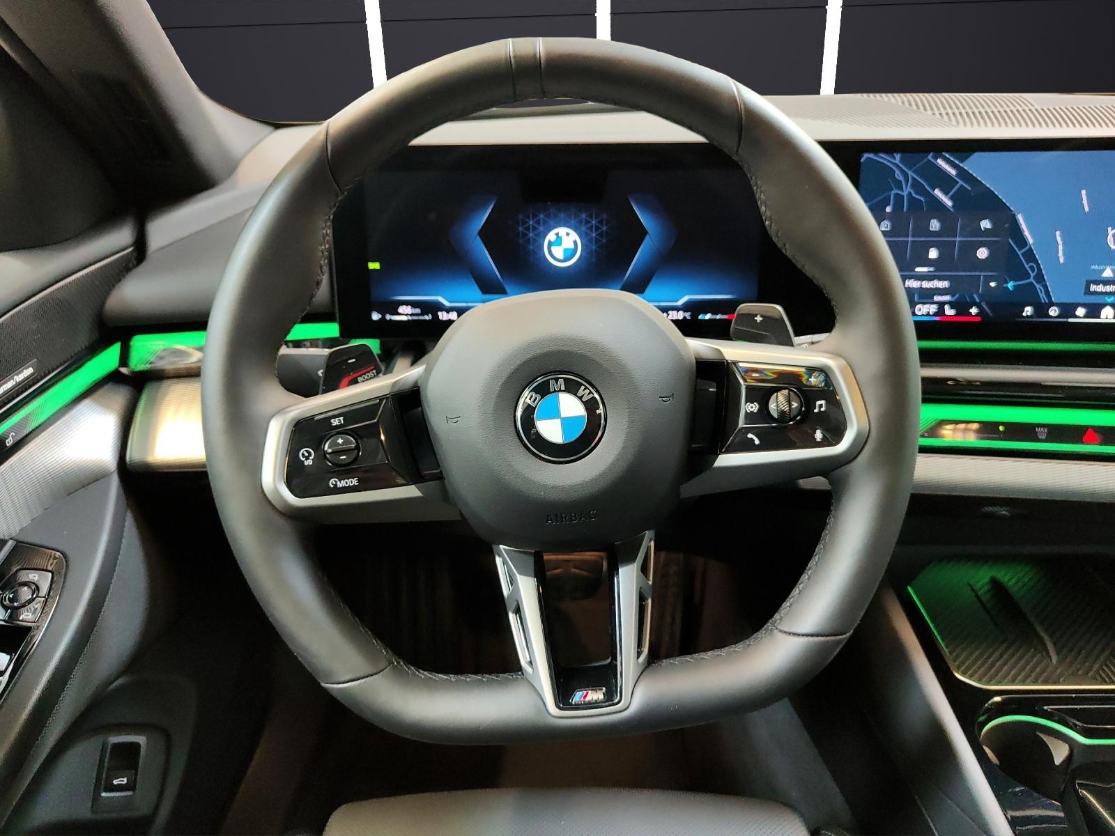 BMW 520d xDrive Touring-image-11