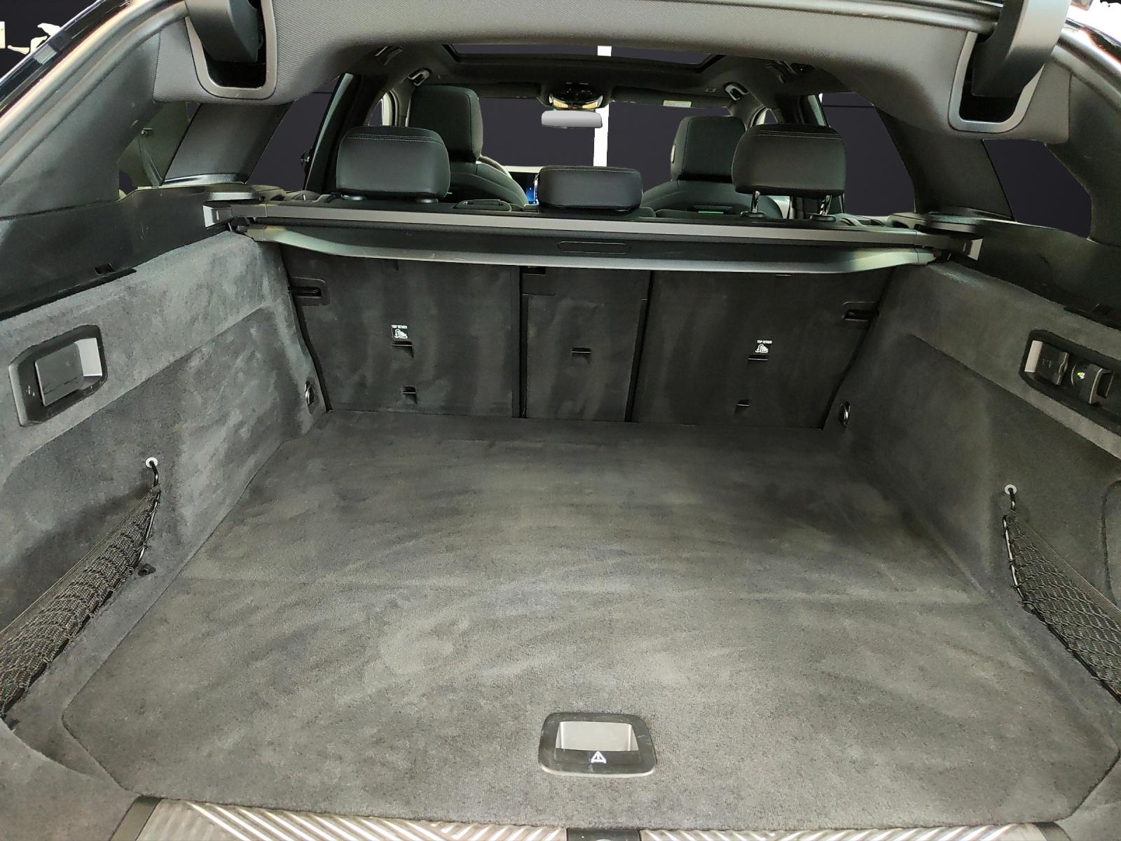 BMW 520d xDrive Touring-image-16