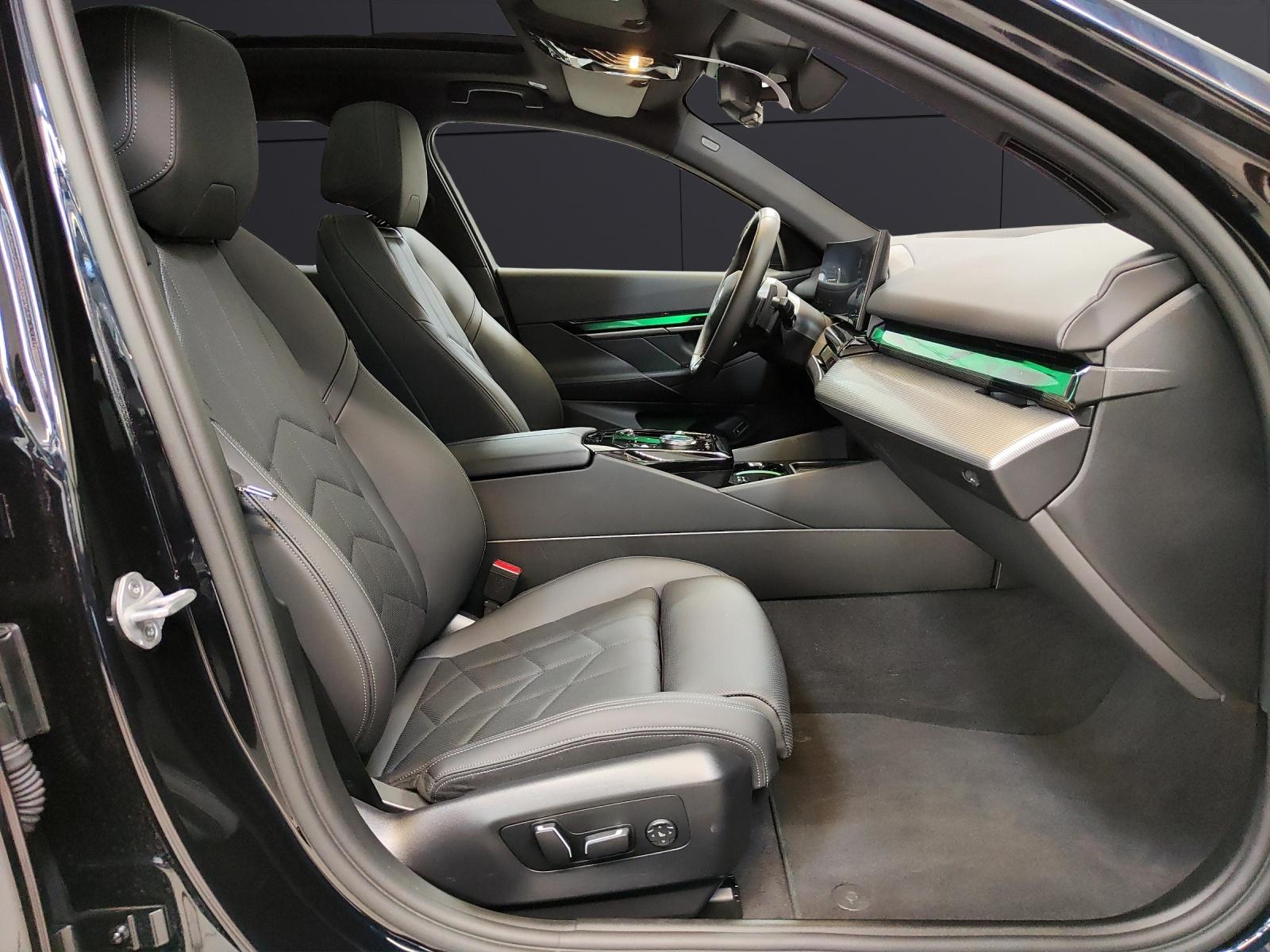 BMW 520d xDrive Touring-image-19