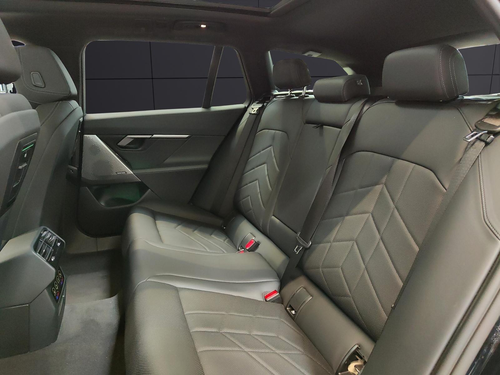 BMW 520d xDrive Touring-image-17