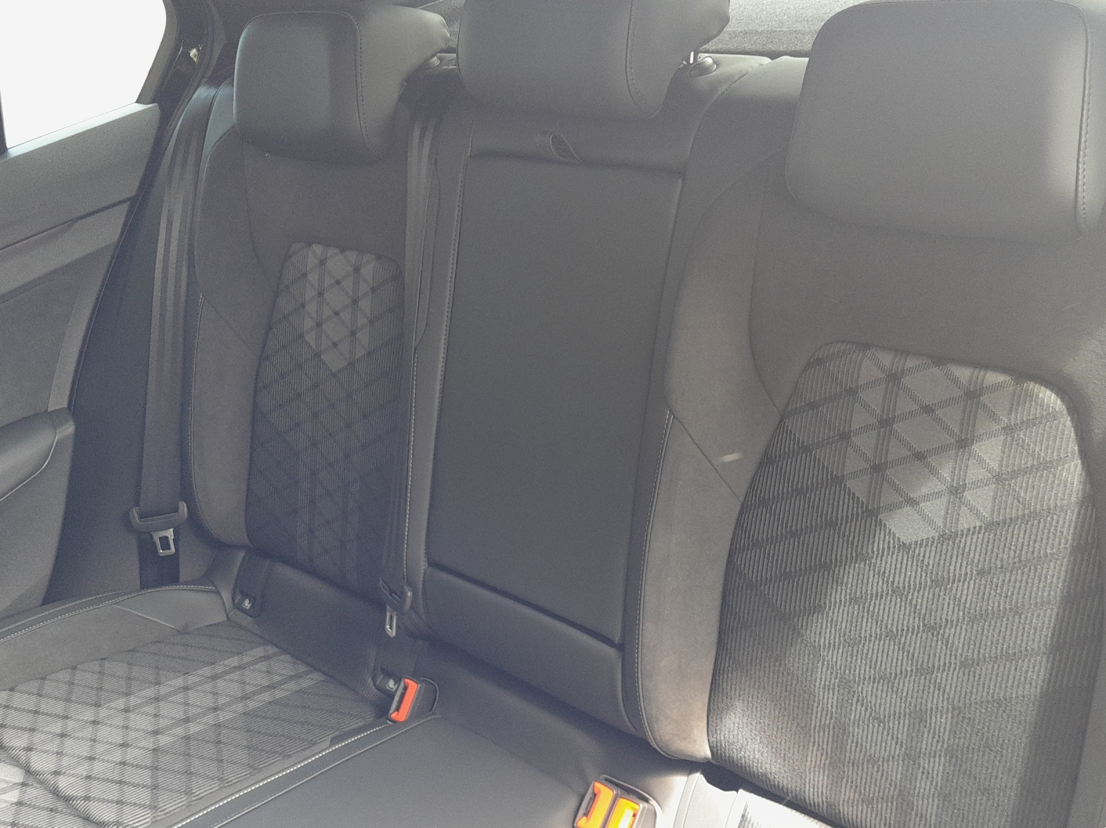 VW Golf 2.0 TSI R-Line DSG 4 Motion-image-11