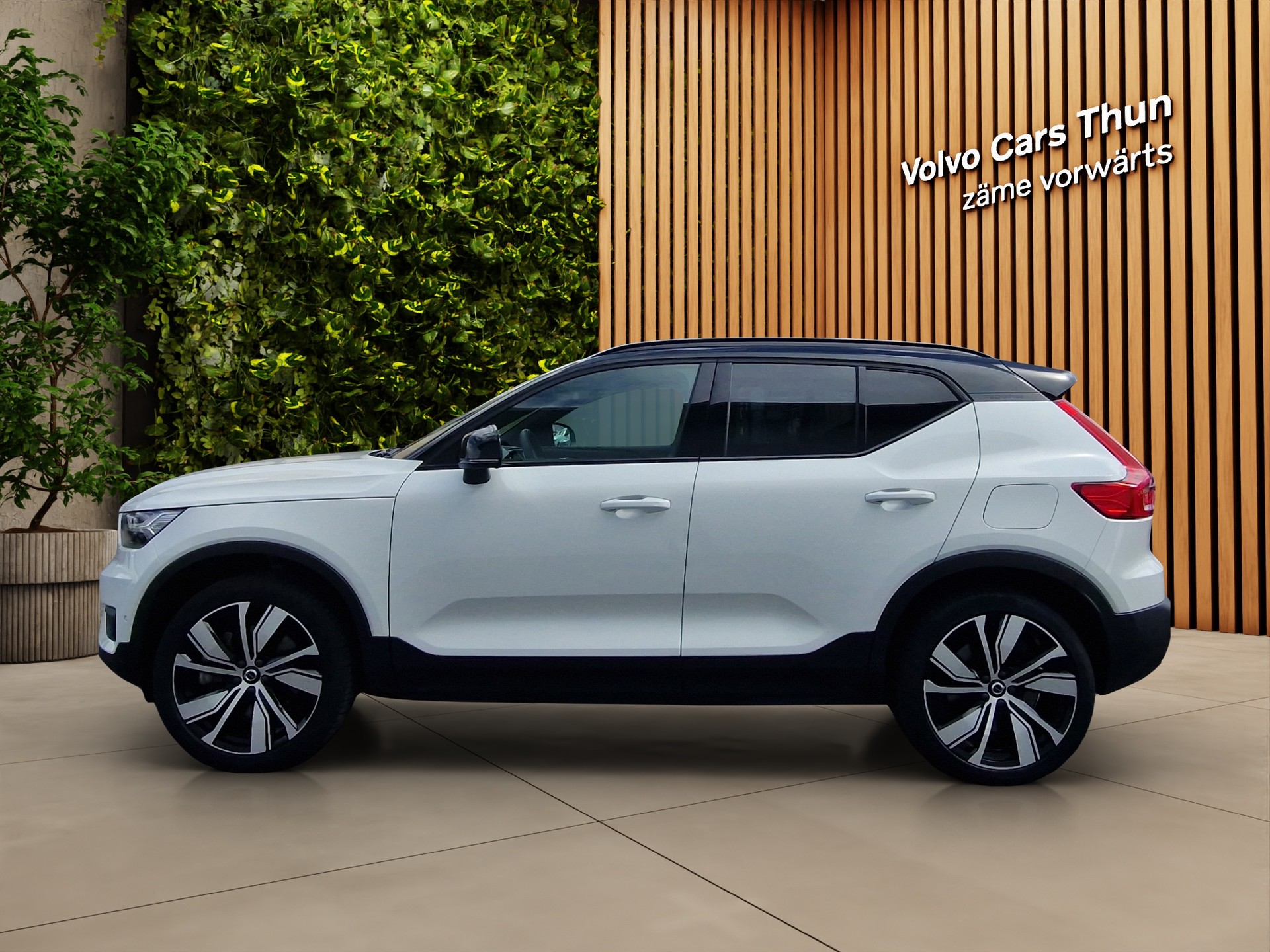 VOLVO XC40 P8 Twin Pro AWD-image-4