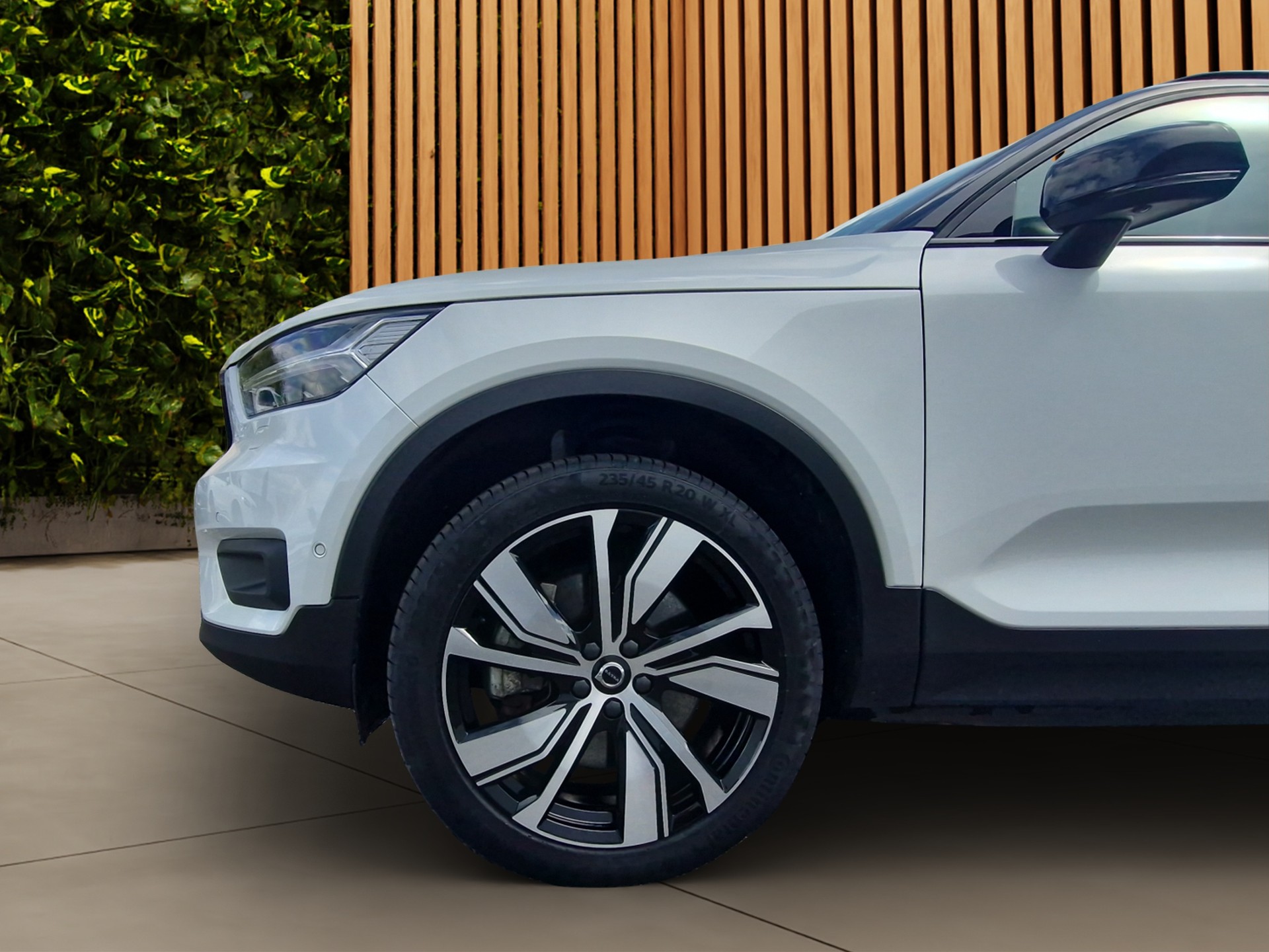 VOLVO XC40 P8 Twin Pro AWD-image-7