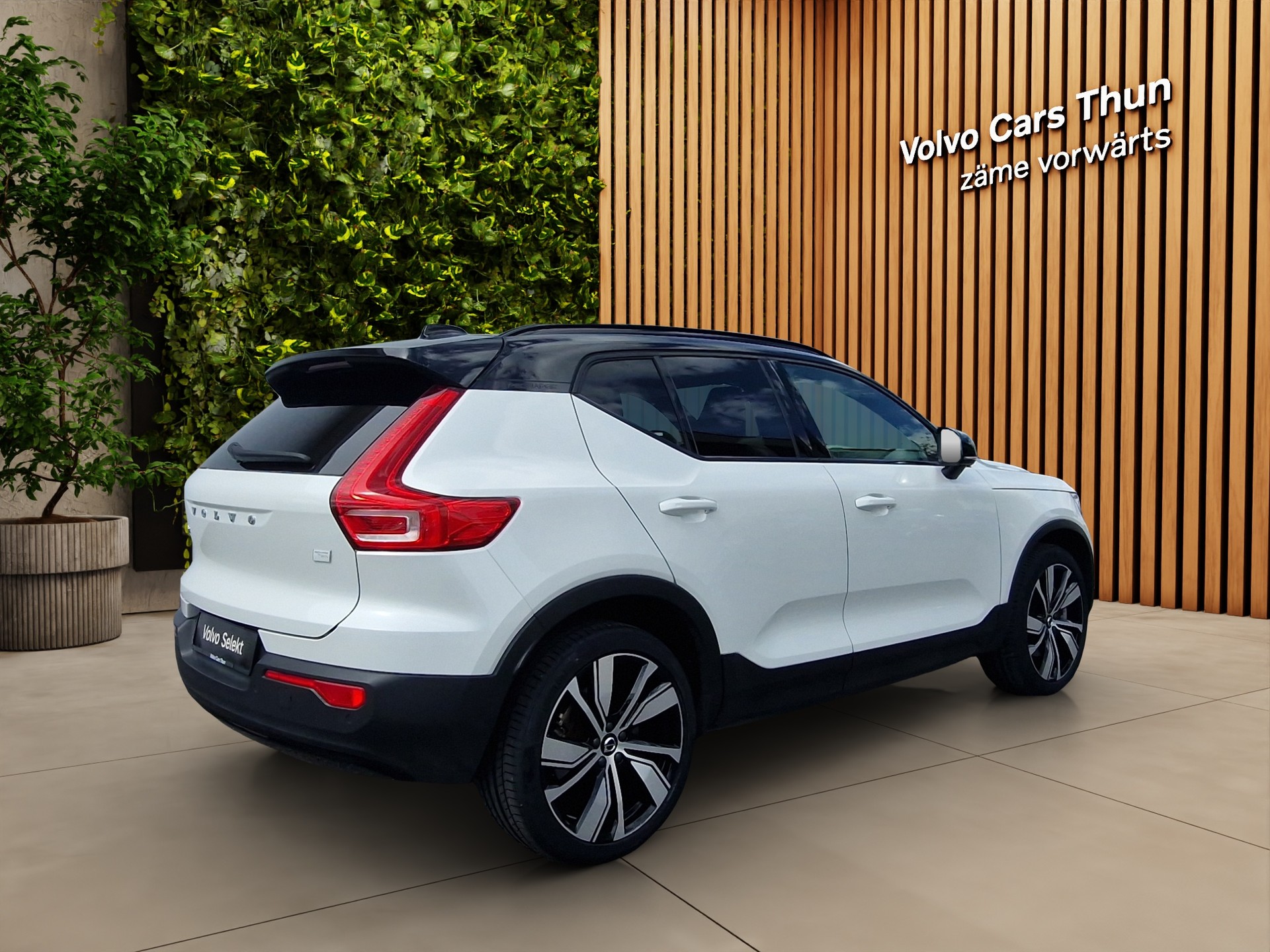 VOLVO XC40 P8 Twin Pro AWD-image-5