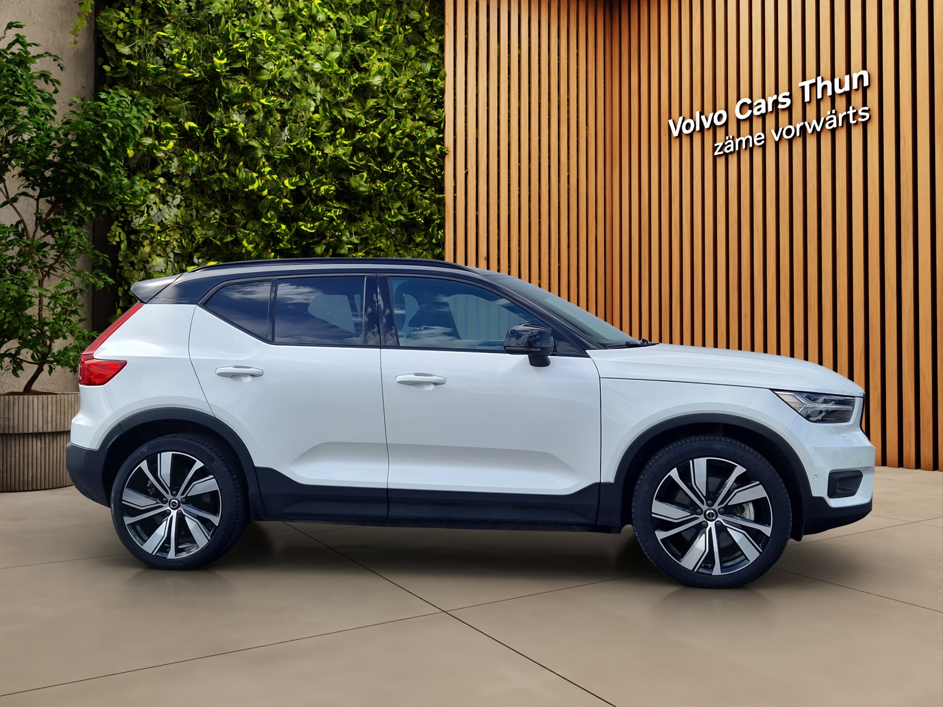 VOLVO XC40 P8 Twin Pro AWD-showroom-element-3