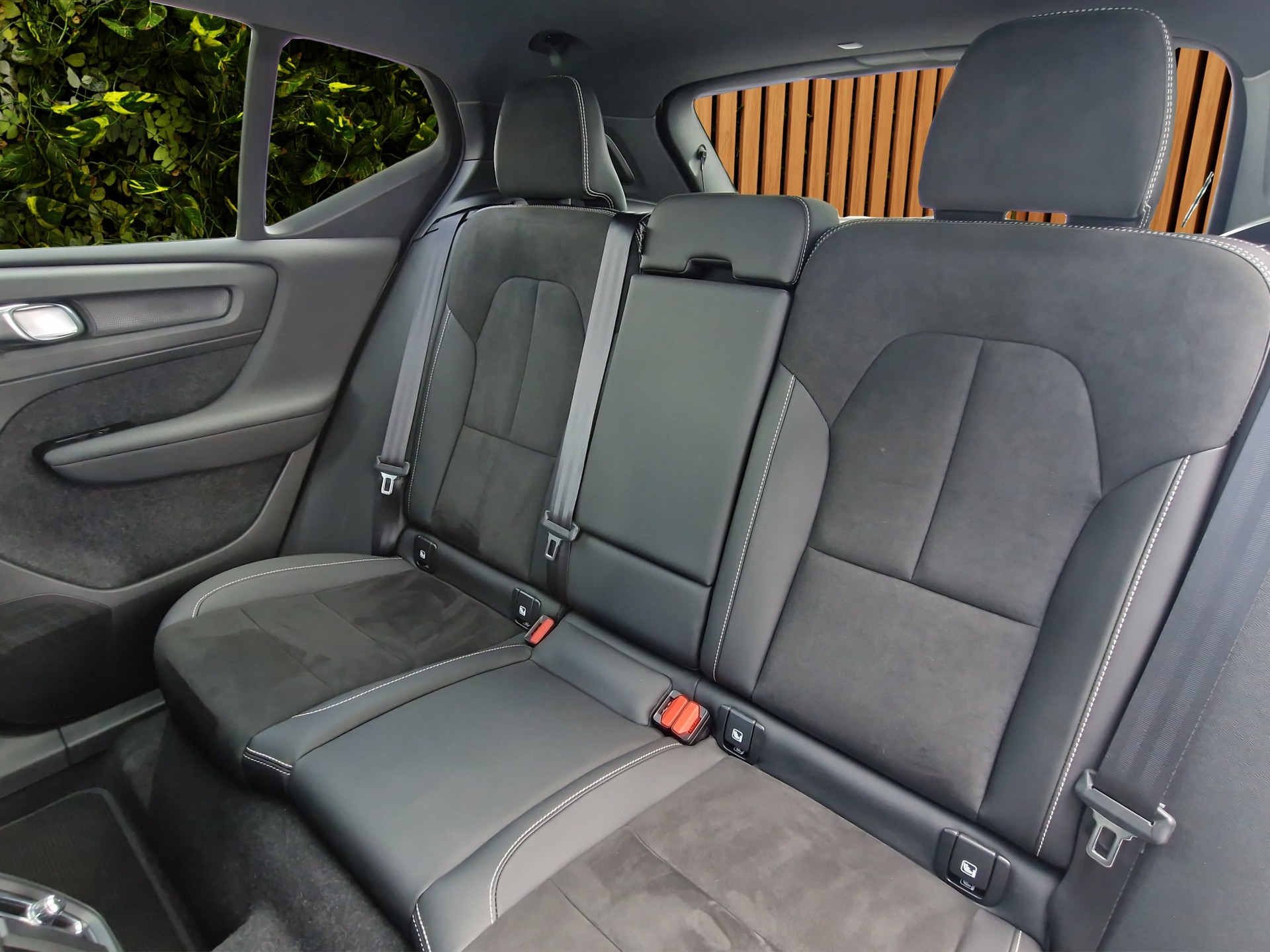 VOLVO XC40 P8 Twin Pro AWD-image-13